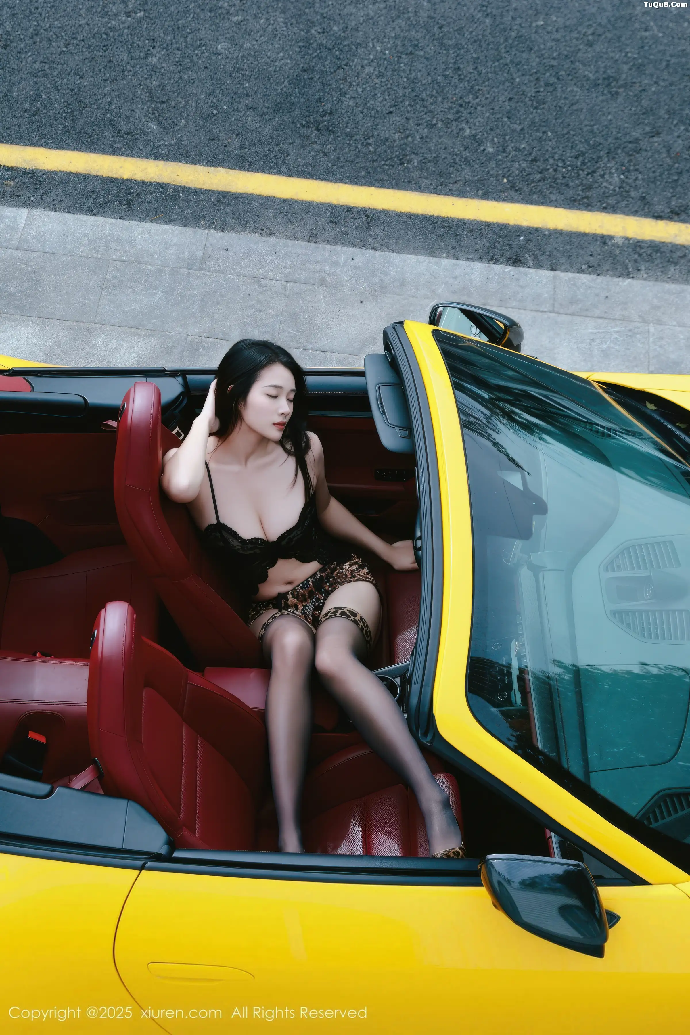 南乔性感黑色蕾丝情趣内衣配黑丝吊袜秀完美身材绝美写真 第 2 张