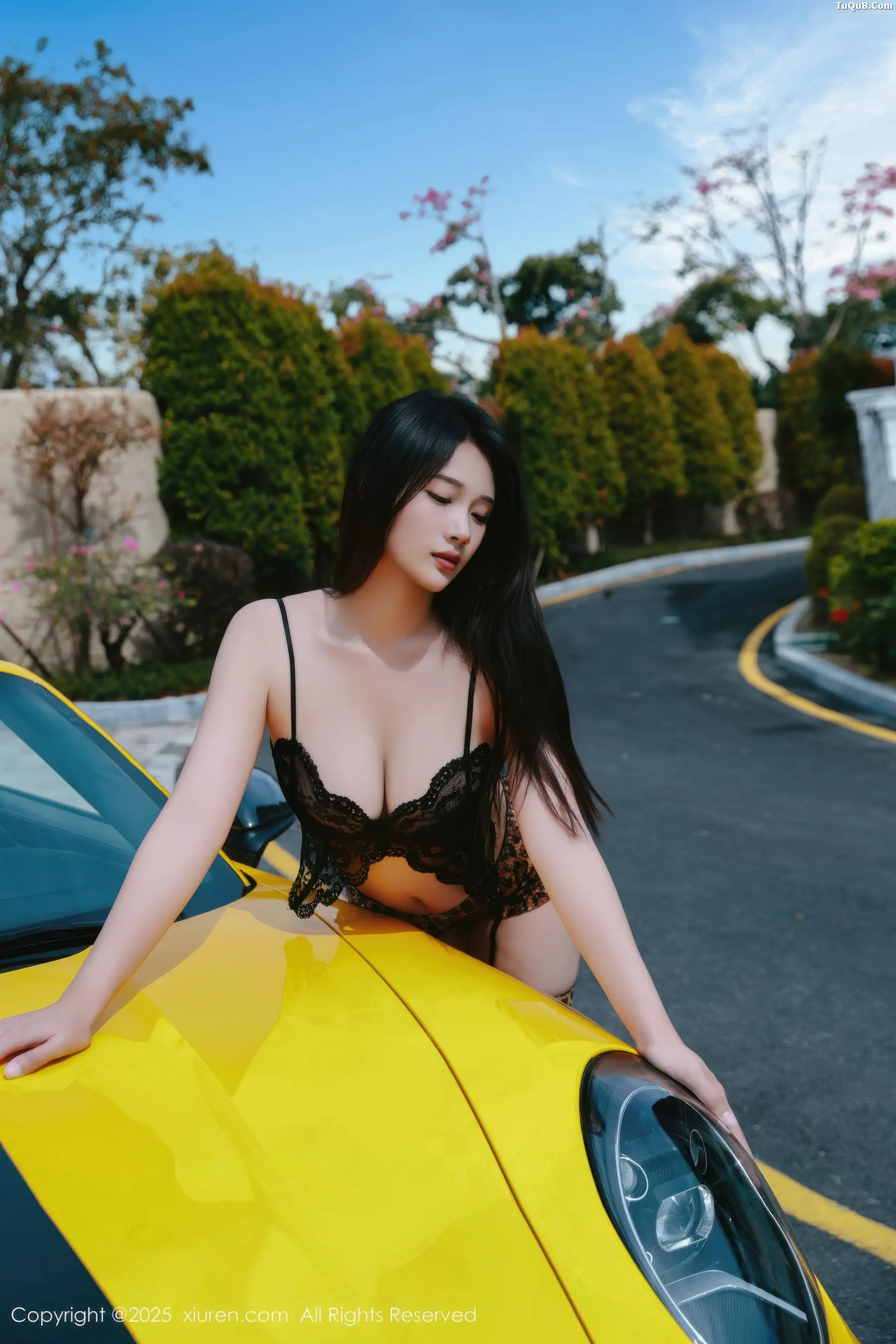 南乔性感黑色蕾丝情趣内衣配黑丝吊袜秀完美身材绝美写真 第 52 张