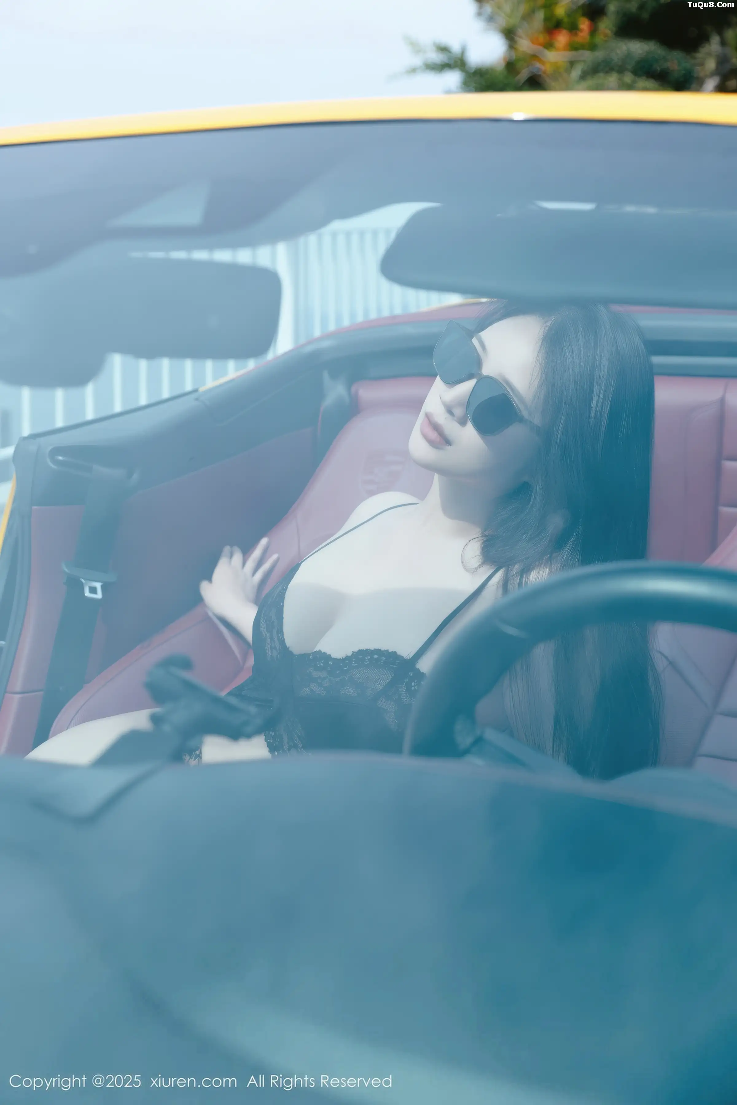 南乔性感黑色蕾丝情趣内衣配黑丝吊袜秀完美身材绝美写真 第 93 张