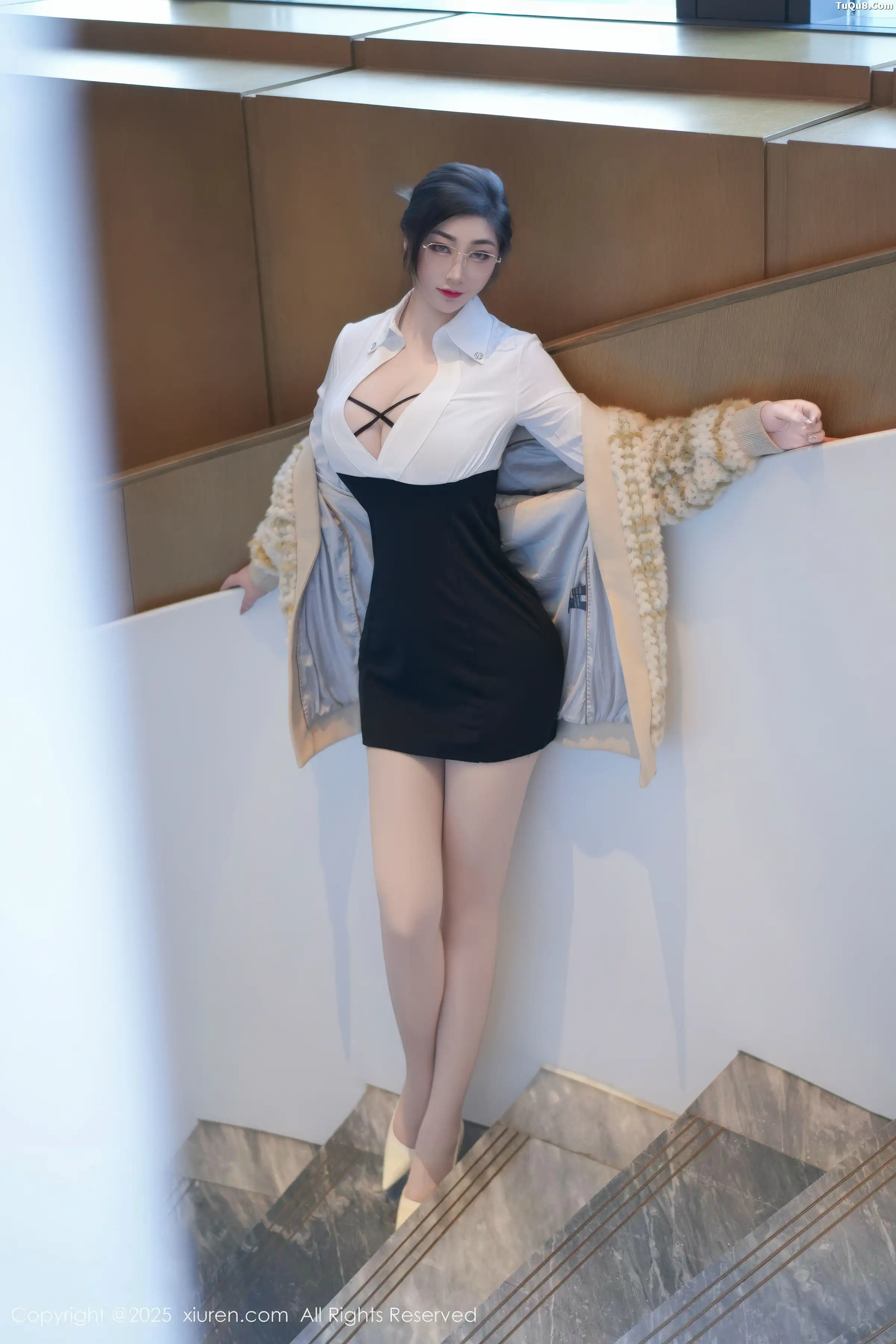 妲己_Toxic性感白色衬衫露黑色内衣秀丰满身材绝美写真 第 2 张