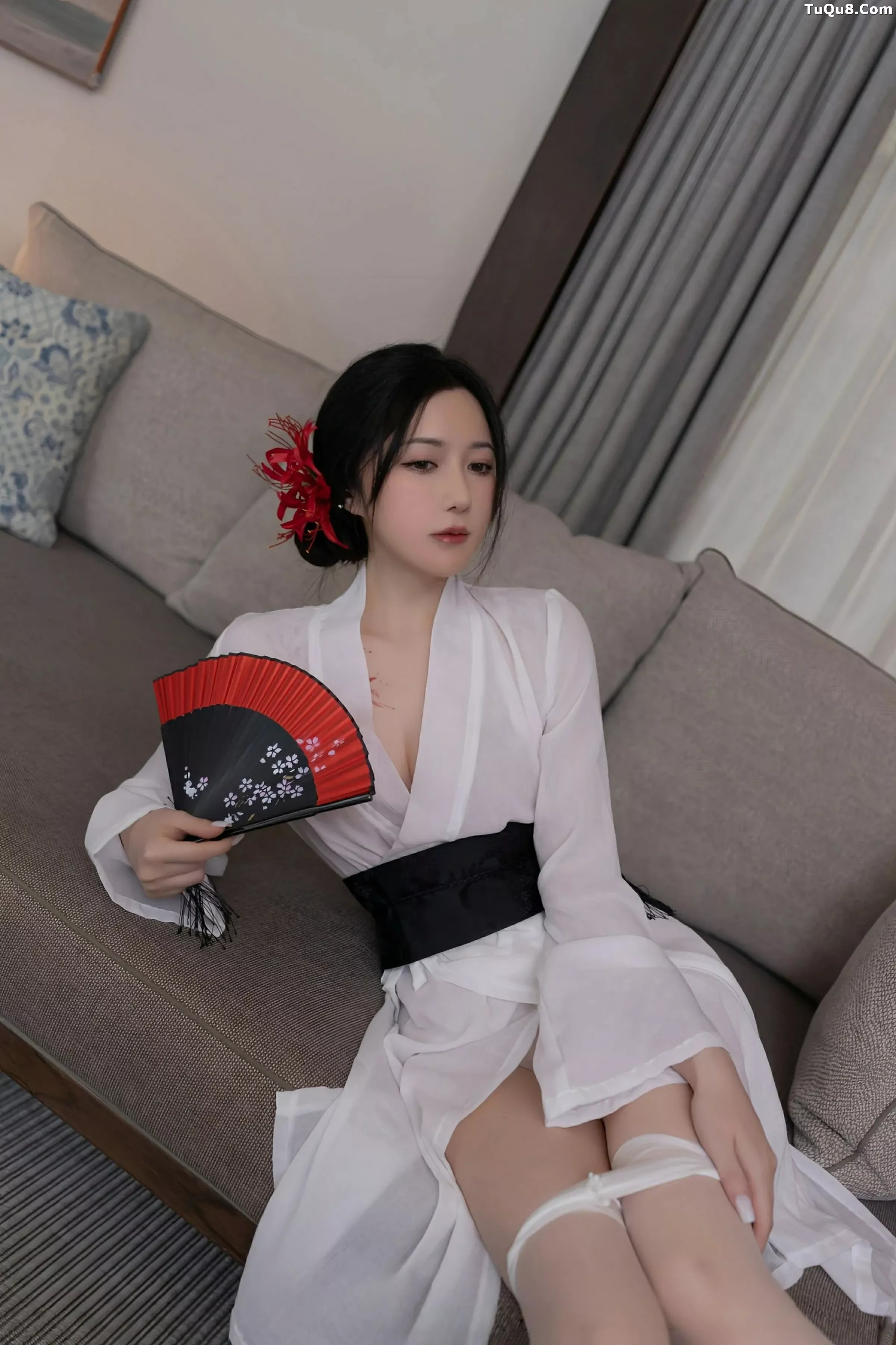 鱼子酱Fish性感白色薄透服饰配白色丝袜秀曼妙身材绝美写真 第 15 张