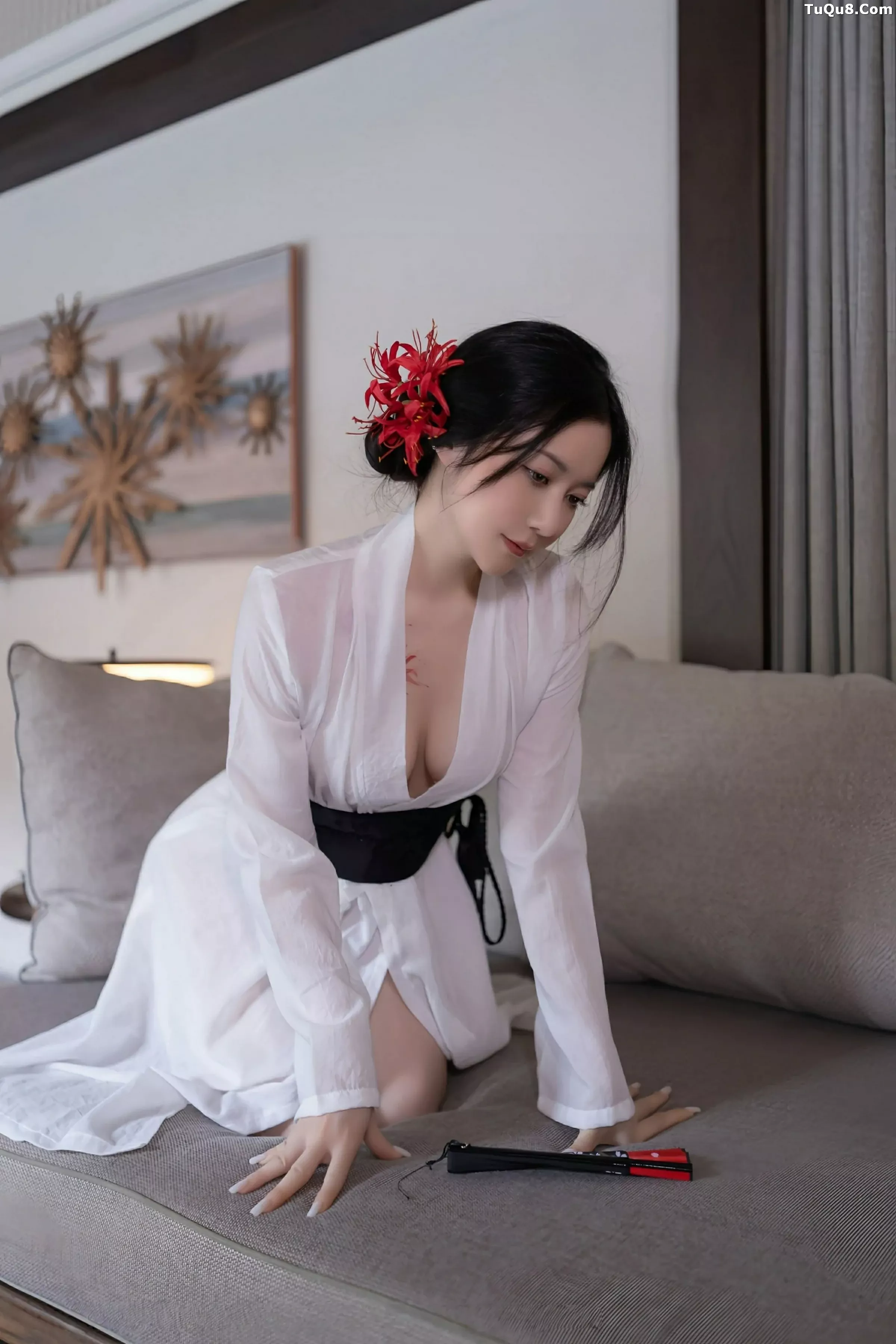 鱼子酱Fish性感白色薄透服饰配白色丝袜秀曼妙身材绝美写真 第 16 张