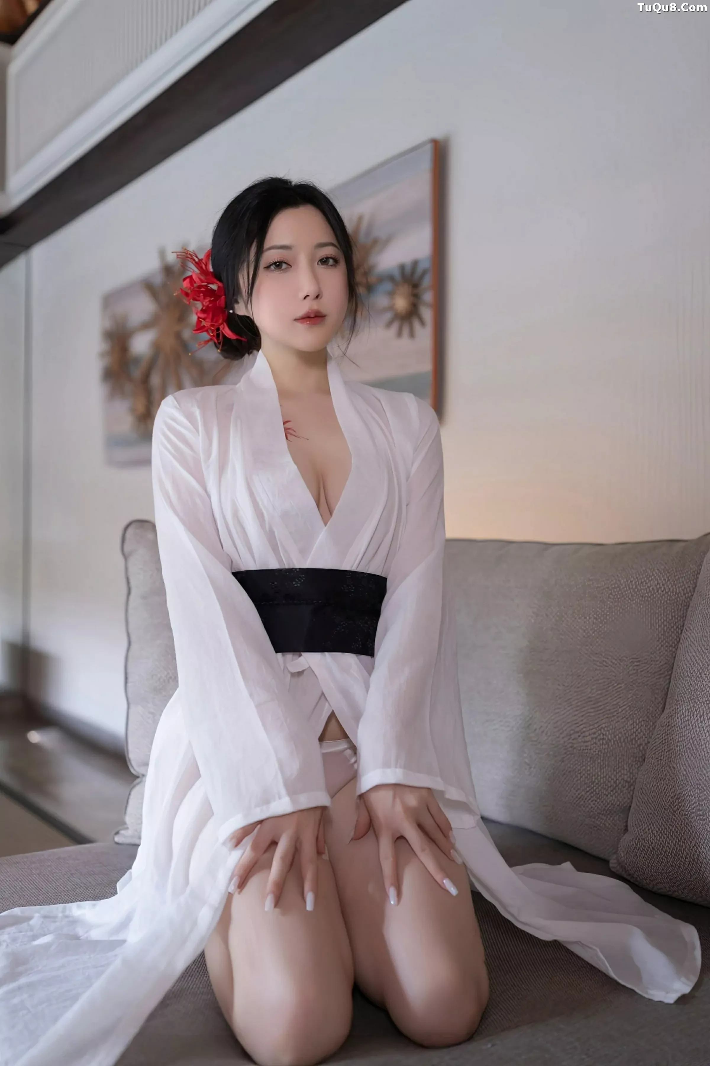 鱼子酱Fish性感白色薄透服饰配白色丝袜秀曼妙身材绝美写真 第 18 张