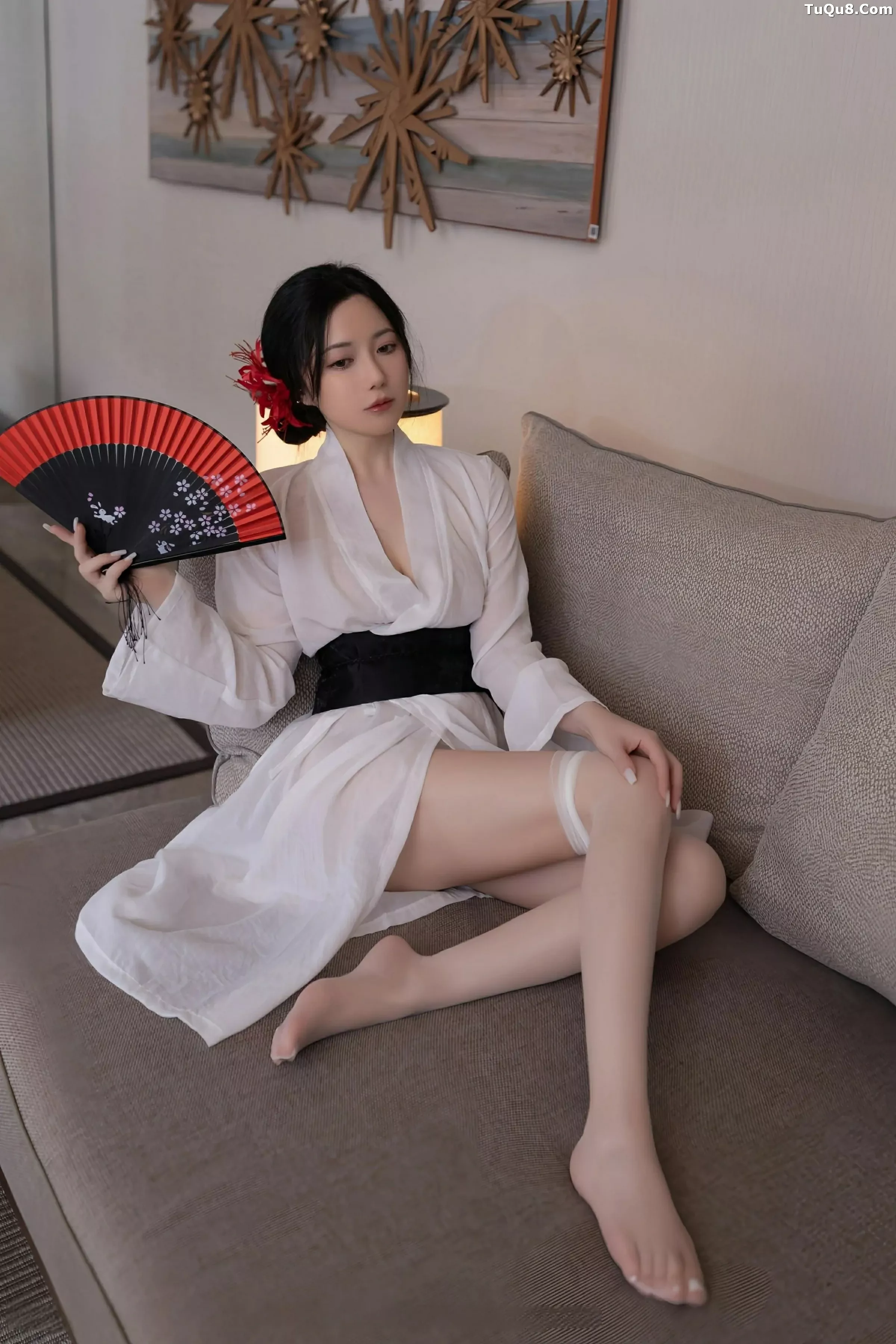 鱼子酱Fish性感白色薄透服饰配白色丝袜秀曼妙身材绝美写真 第 20 张