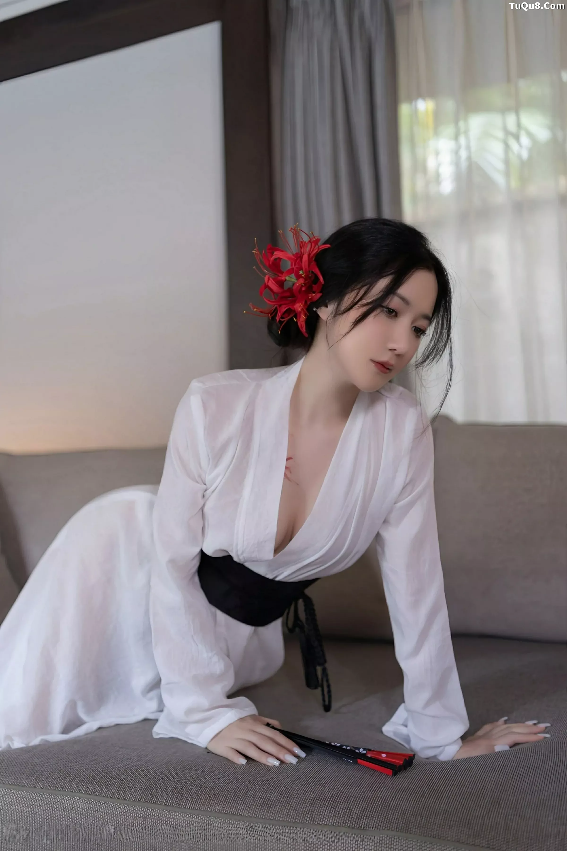 鱼子酱Fish性感白色薄透服饰配白色丝袜秀曼妙身材绝美写真 第 23 张