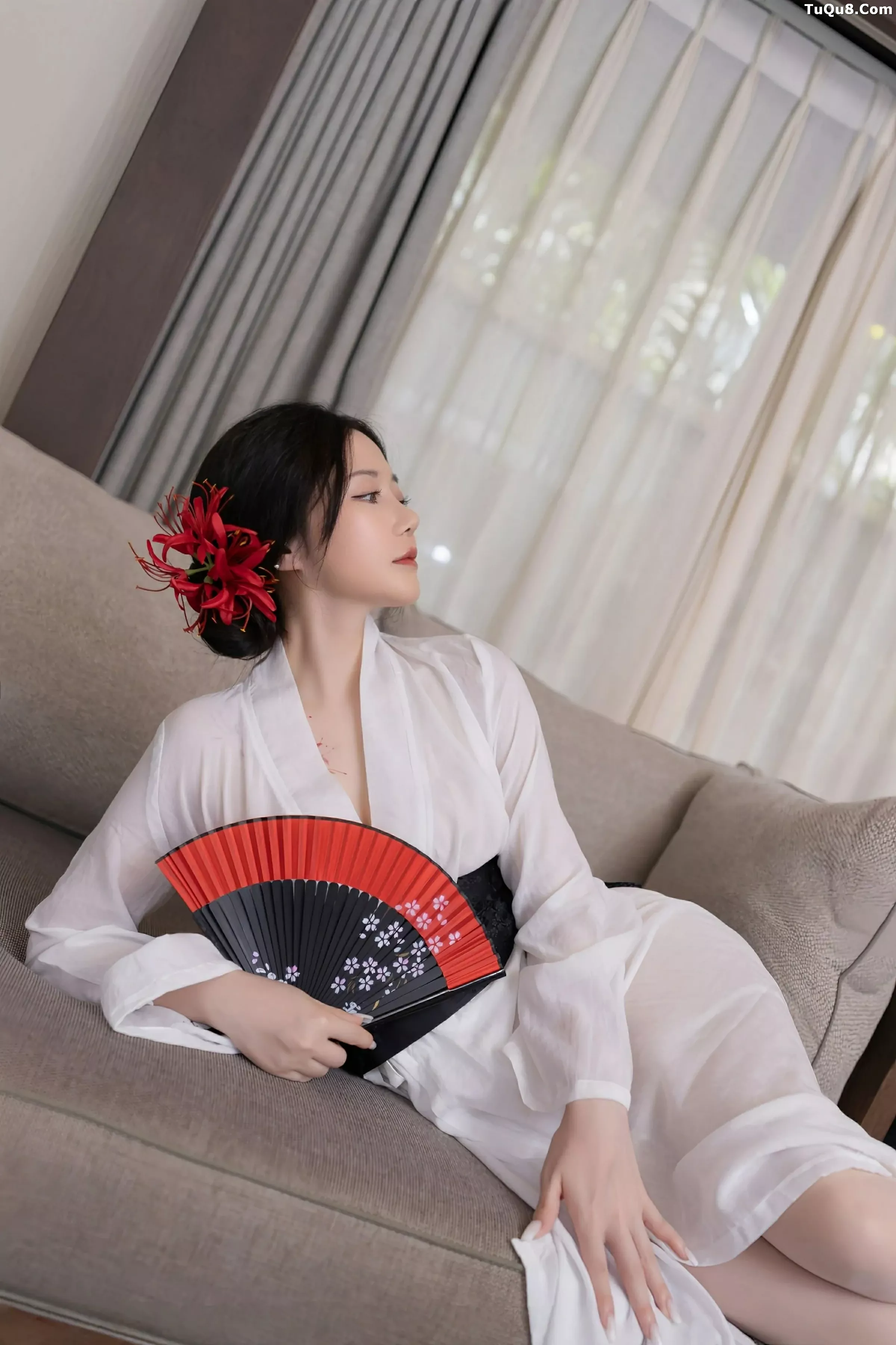 鱼子酱Fish性感白色薄透服饰配白色丝袜秀曼妙身材绝美写真 第 24 张