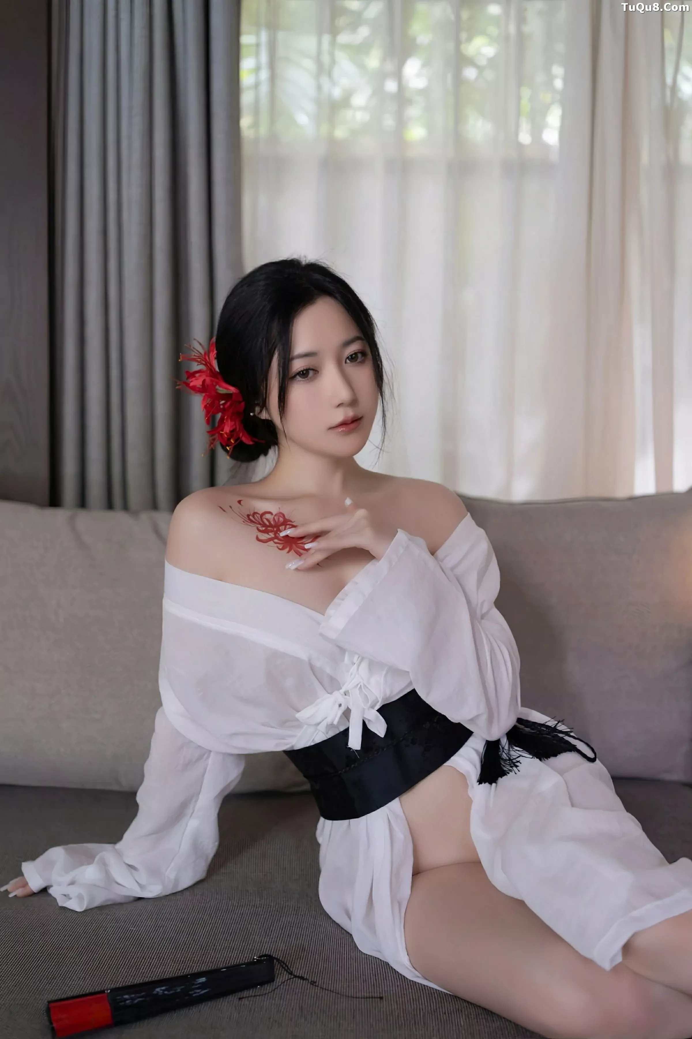 鱼子酱Fish性感白色薄透服饰配白色丝袜秀曼妙身材绝美写真 第 25 张