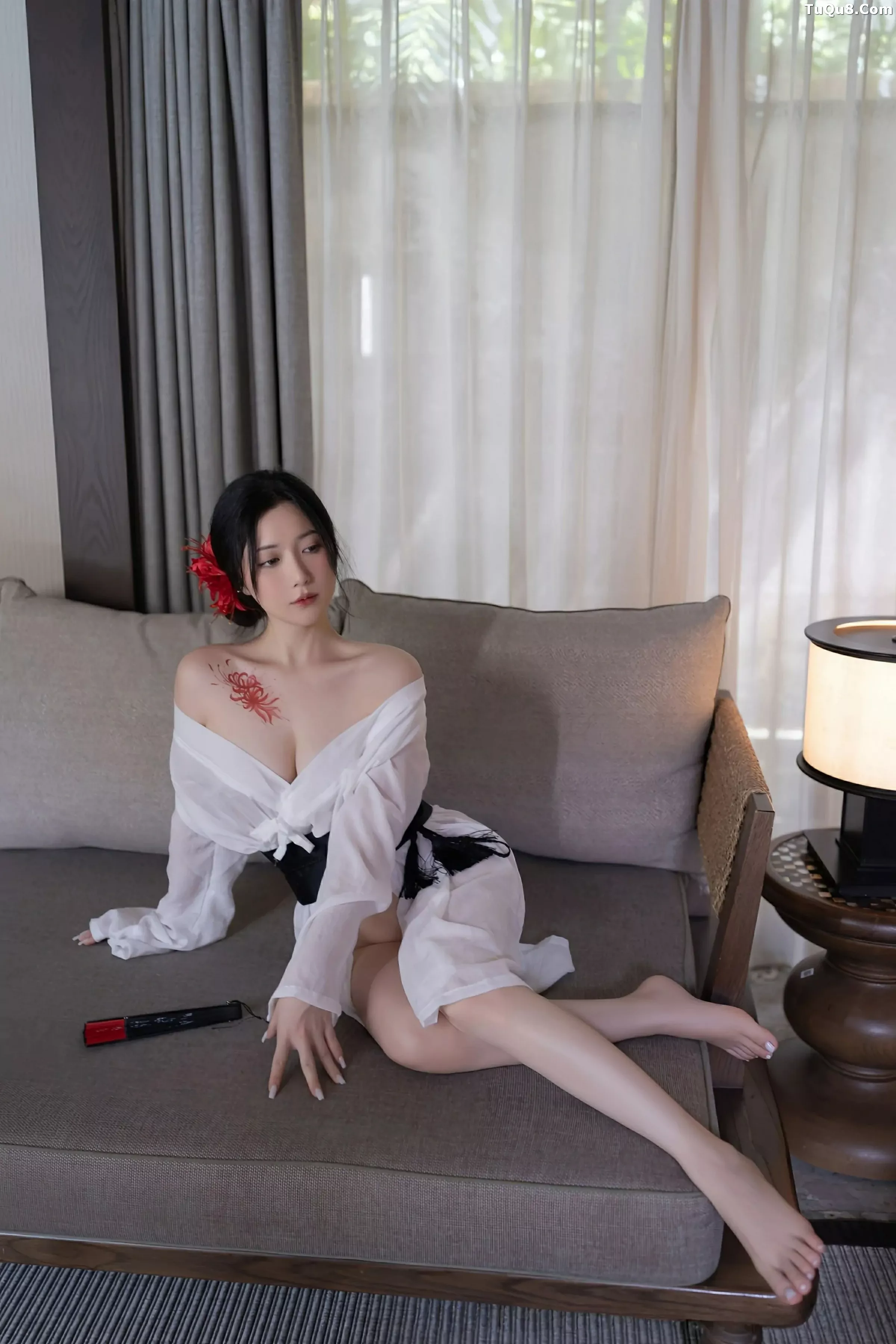 鱼子酱Fish性感白色薄透服饰配白色丝袜秀曼妙身材绝美写真 第 26 张