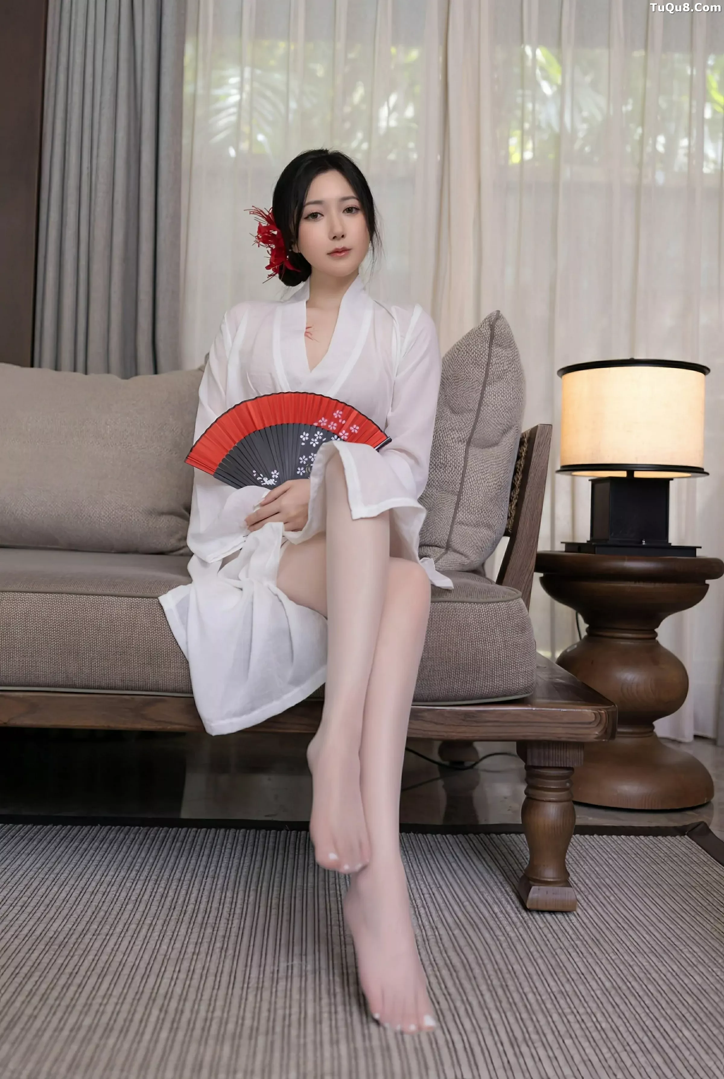 鱼子酱Fish性感白色薄透服饰配白色丝袜秀曼妙身材绝美写真 第 29 张