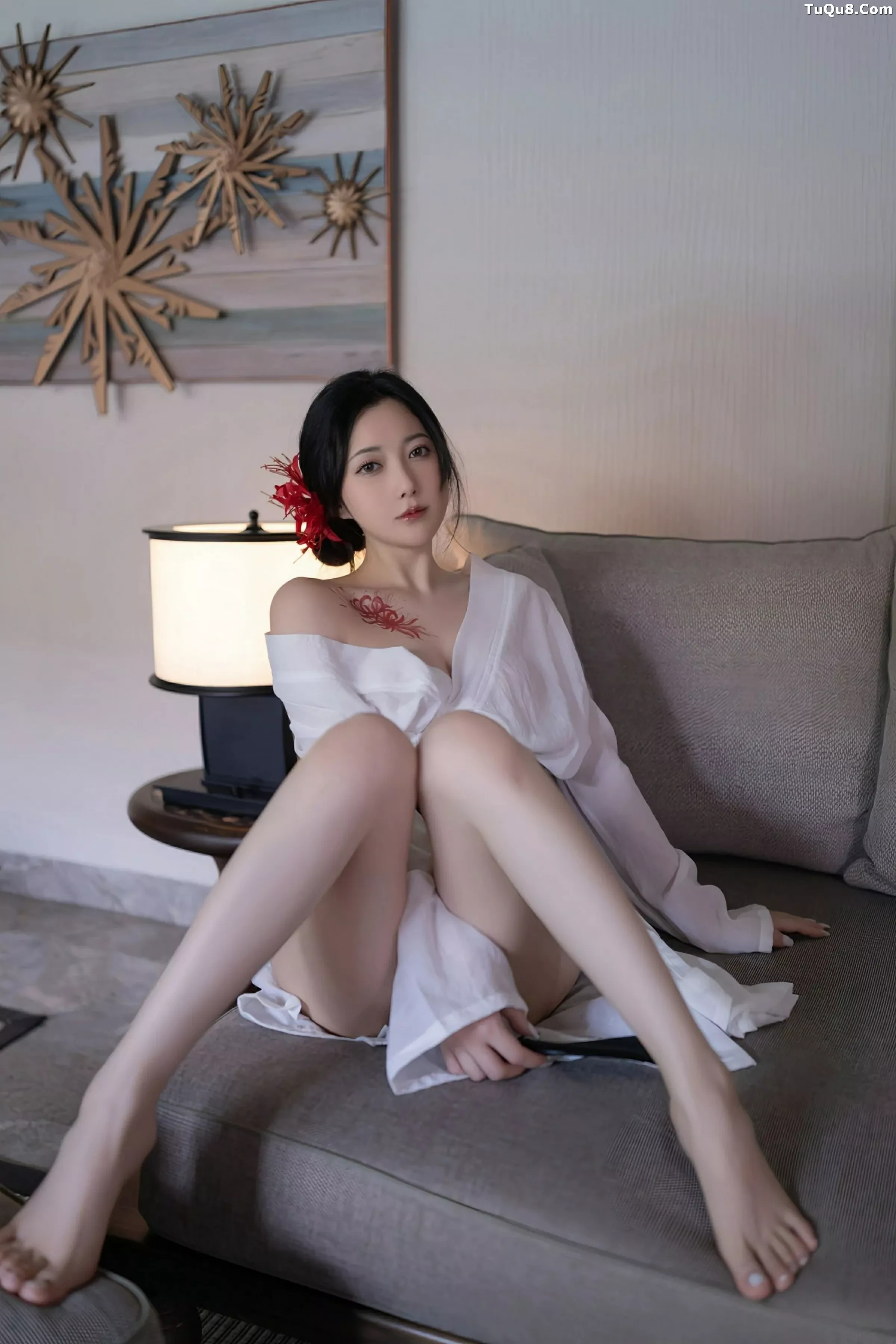 鱼子酱Fish性感白色薄透服饰配白色丝袜秀曼妙身材绝美写真 第 31 张