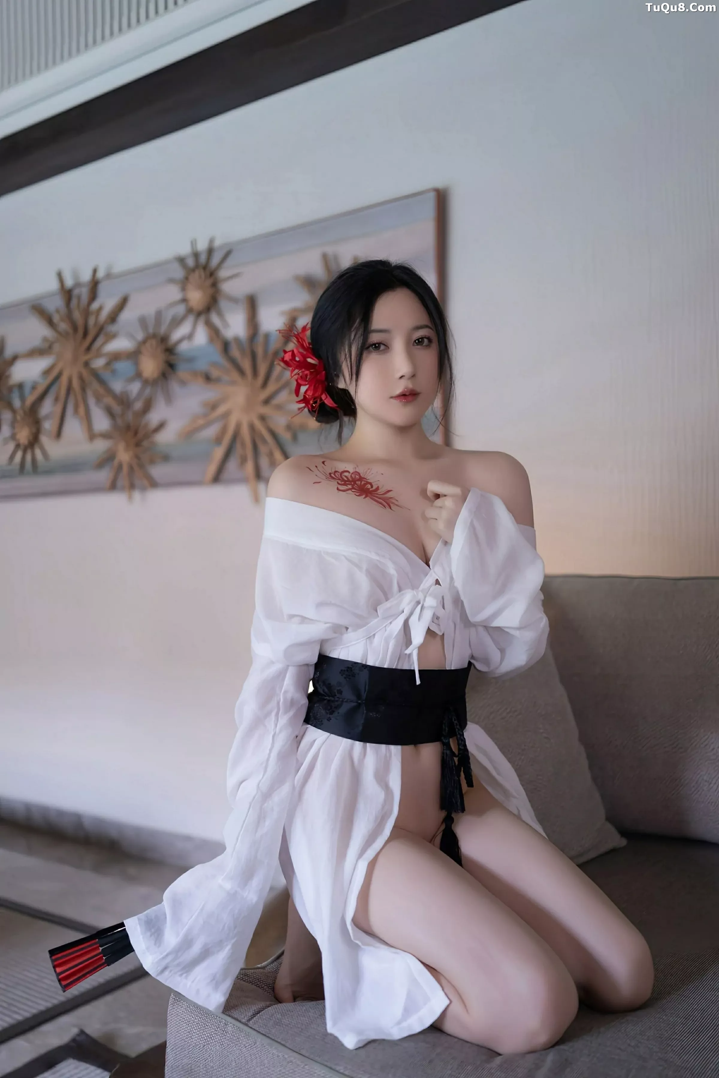 鱼子酱Fish性感白色薄透服饰配白色丝袜秀曼妙身材绝美写真 第 32 张