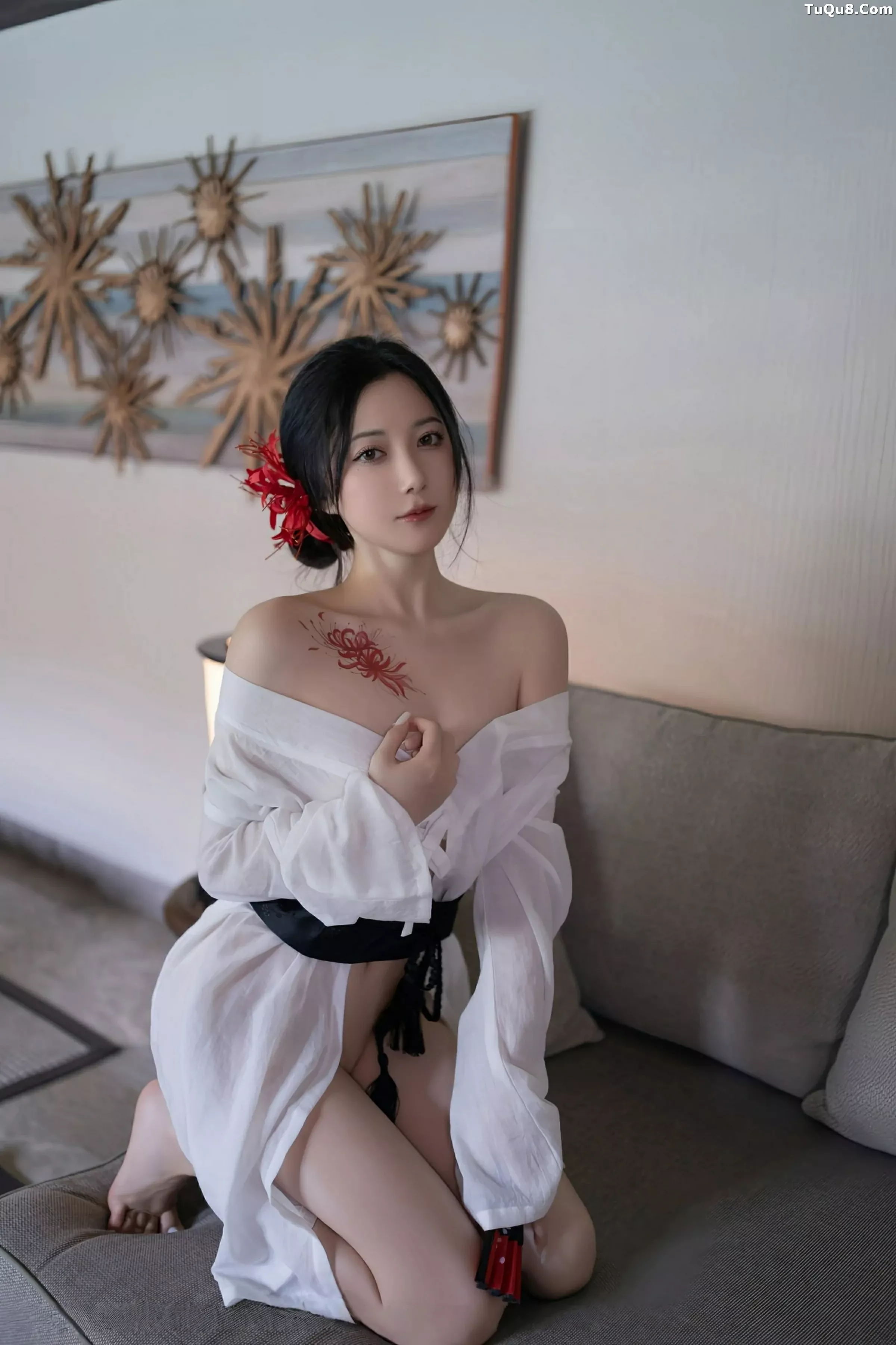 鱼子酱Fish性感白色薄透服饰配白色丝袜秀曼妙身材绝美写真 第 40 张