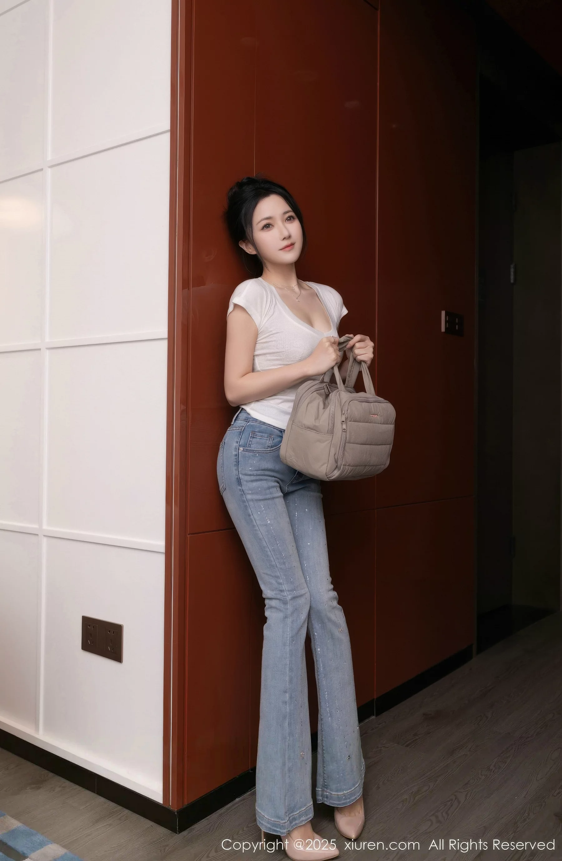 鱼子酱Fish性感暖灰蕾丝内衣配超薄肉丝秀曼妙身材绝美写真 第 10 张
