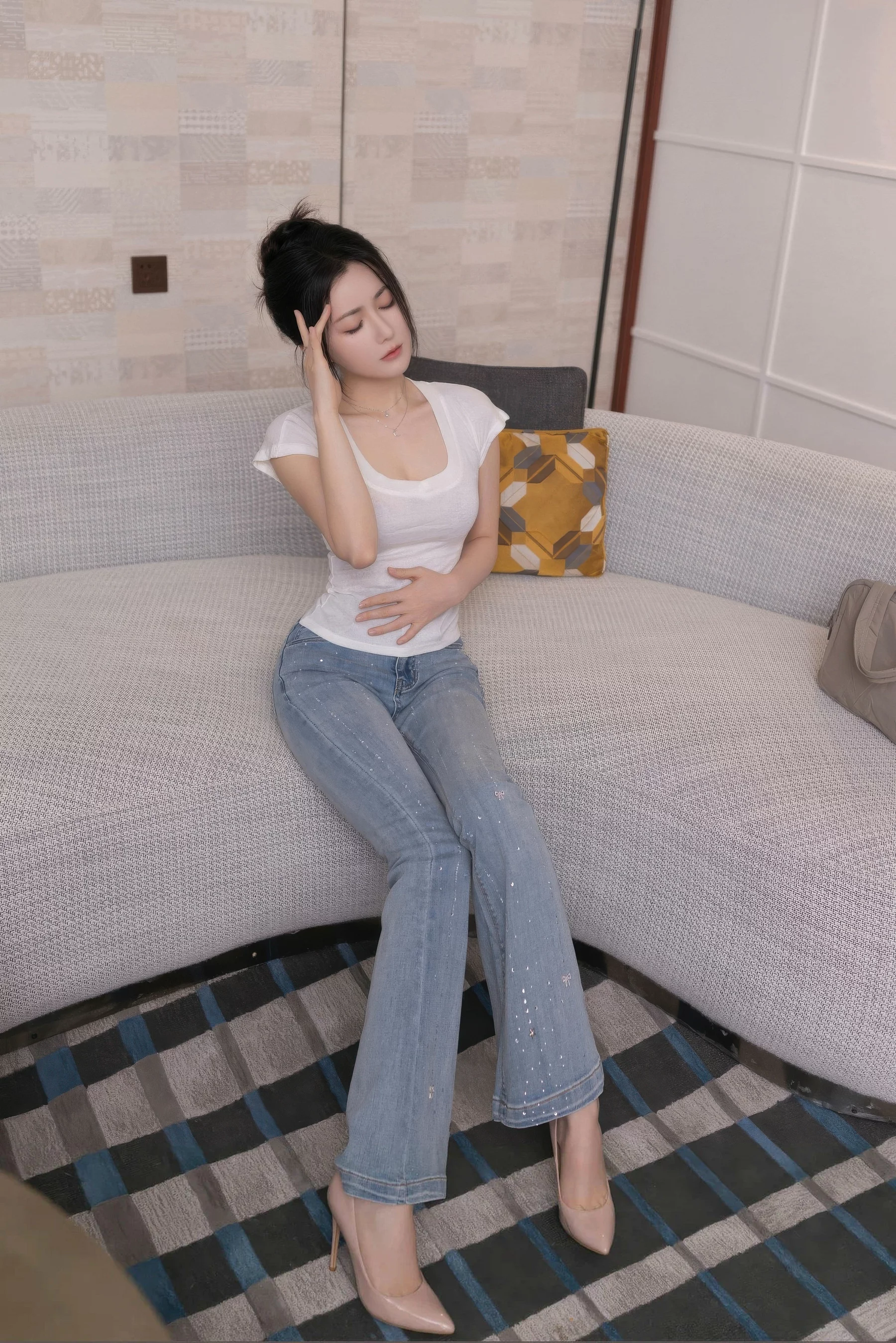 鱼子酱Fish性感暖灰蕾丝内衣配超薄肉丝秀曼妙身材绝美写真 第 30 张