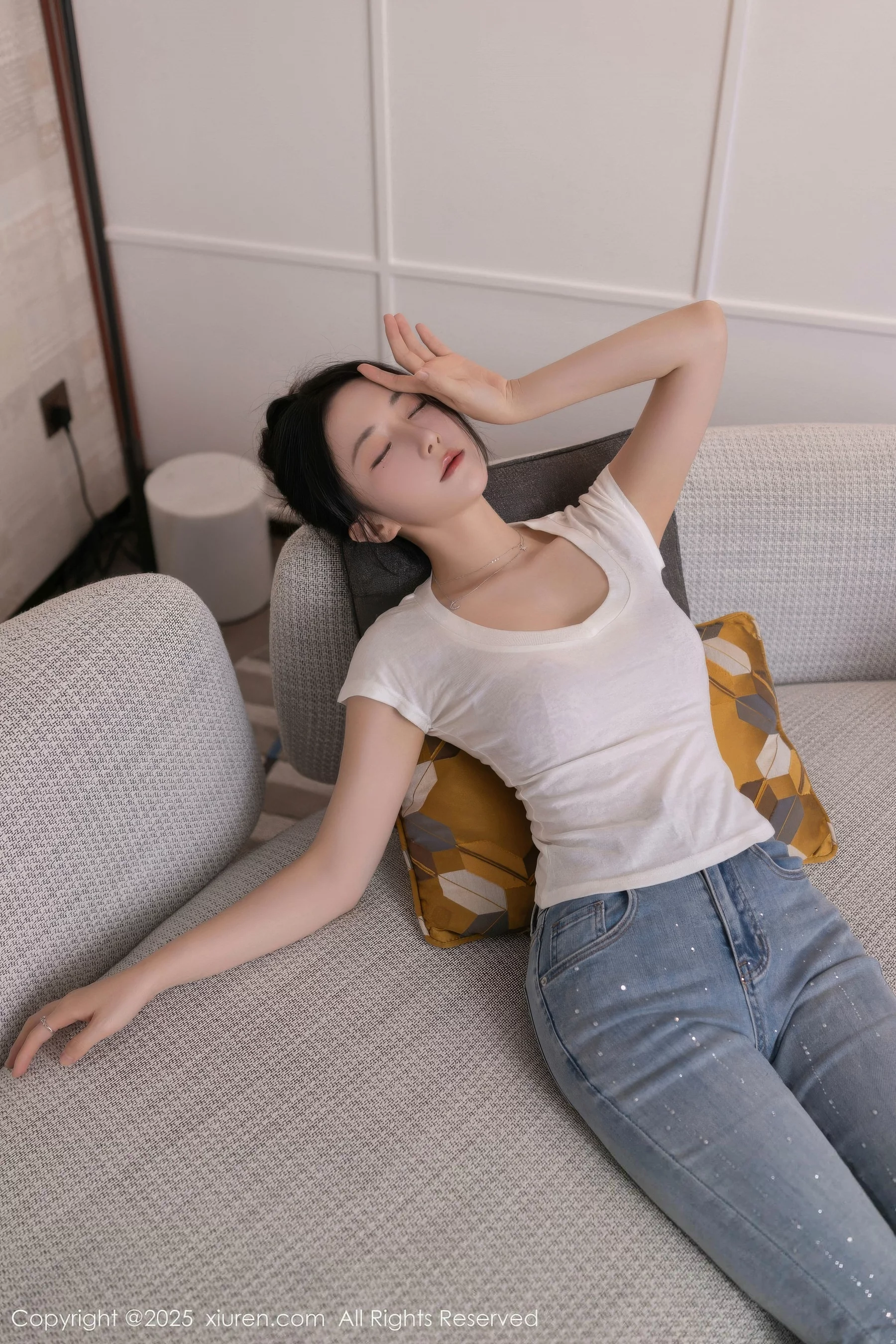 鱼子酱Fish性感暖灰蕾丝内衣配超薄肉丝秀曼妙身材绝美写真 第 32 张