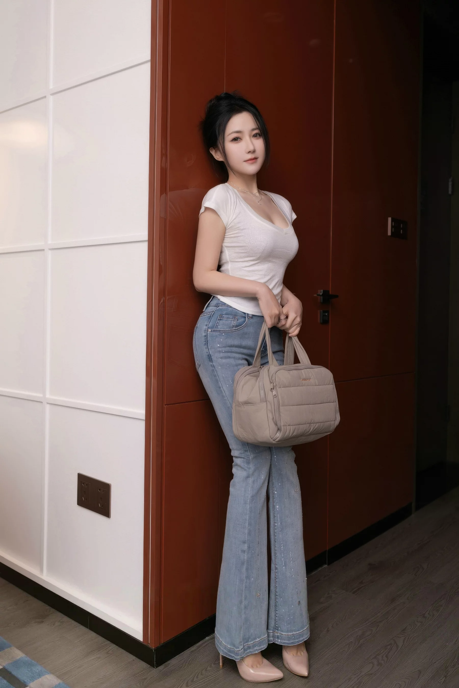 鱼子酱Fish性感暖灰蕾丝内衣配超薄肉丝秀曼妙身材绝美写真 第 6 张