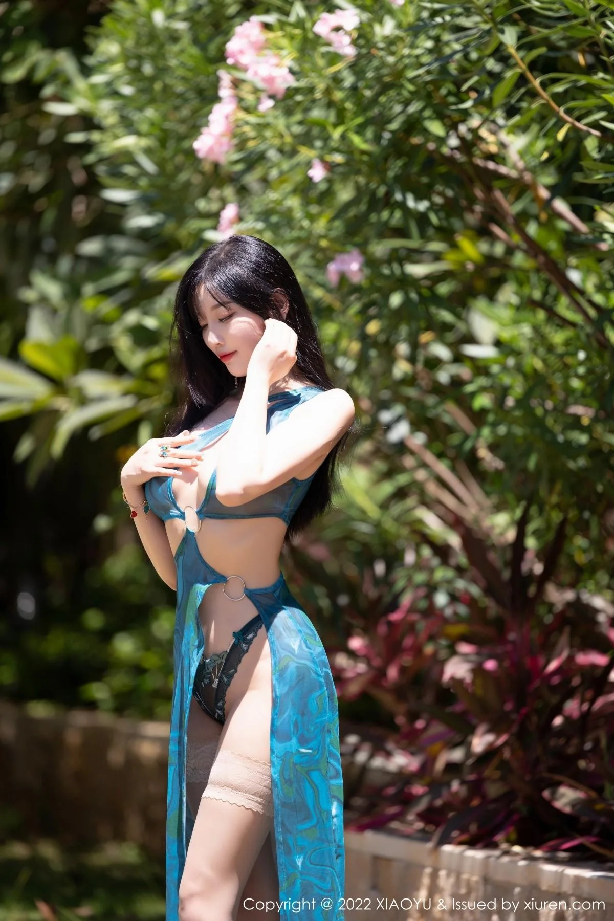 杨晨晨Yome心愿旅拍户外+室内蓝色轻透飘裙完美绝美写真 第 10 张