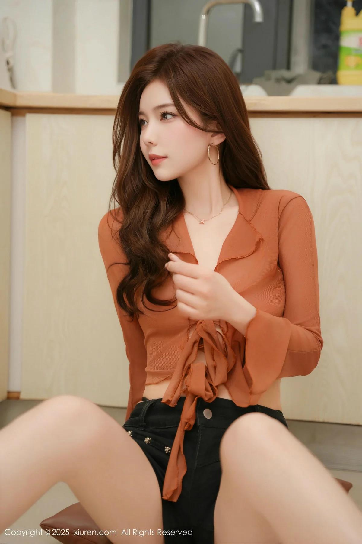 拍黄瓜girl性感橘色T恤配牛仔短裤秀曼妙身姿迷人绝美写真 第 25 张
