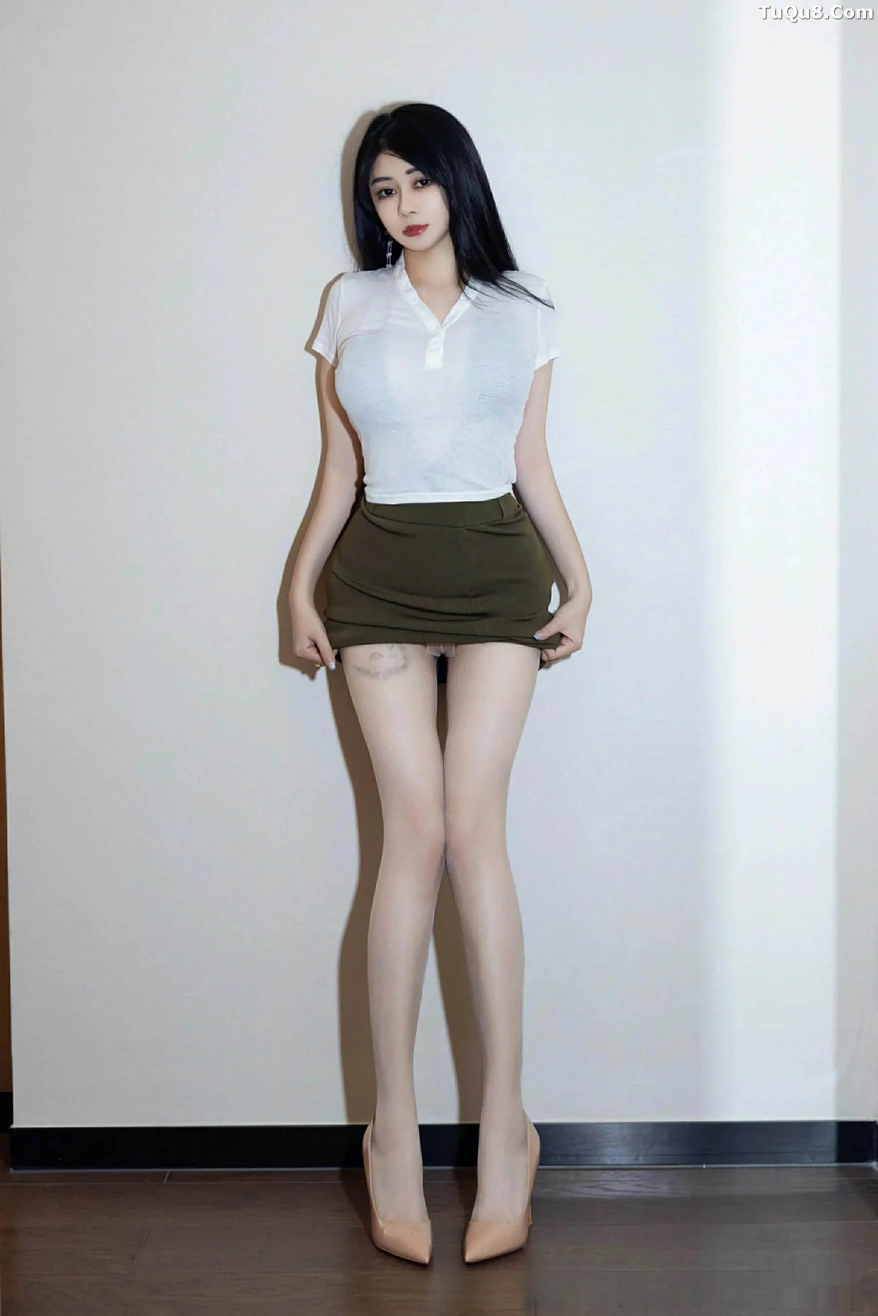 凯竹Quinn性感白T露金属内衣配原色丝袜秀丰腴身材绝美写真 第 20 张