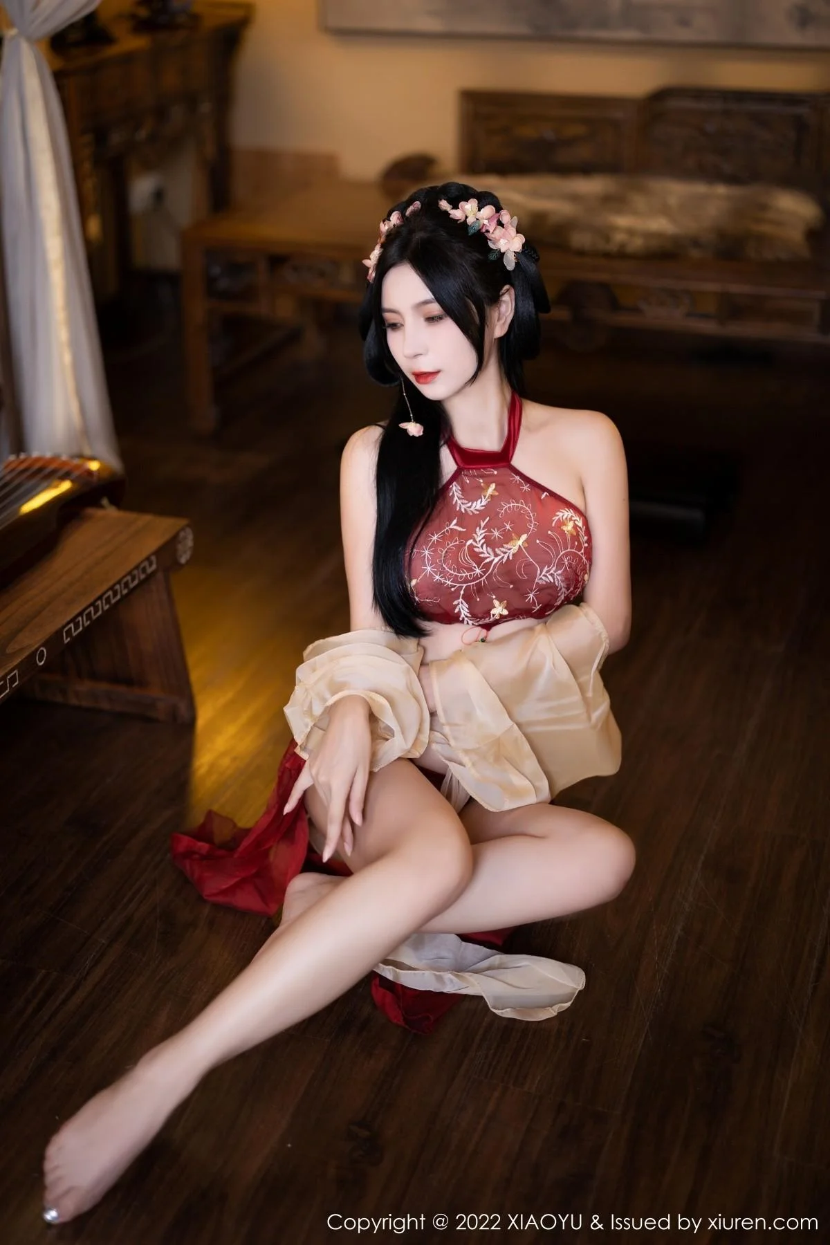 小蛮妖Yummy杭州旅拍红色丝绸古装服露白嫩肌肤绝美写真 第 11 张