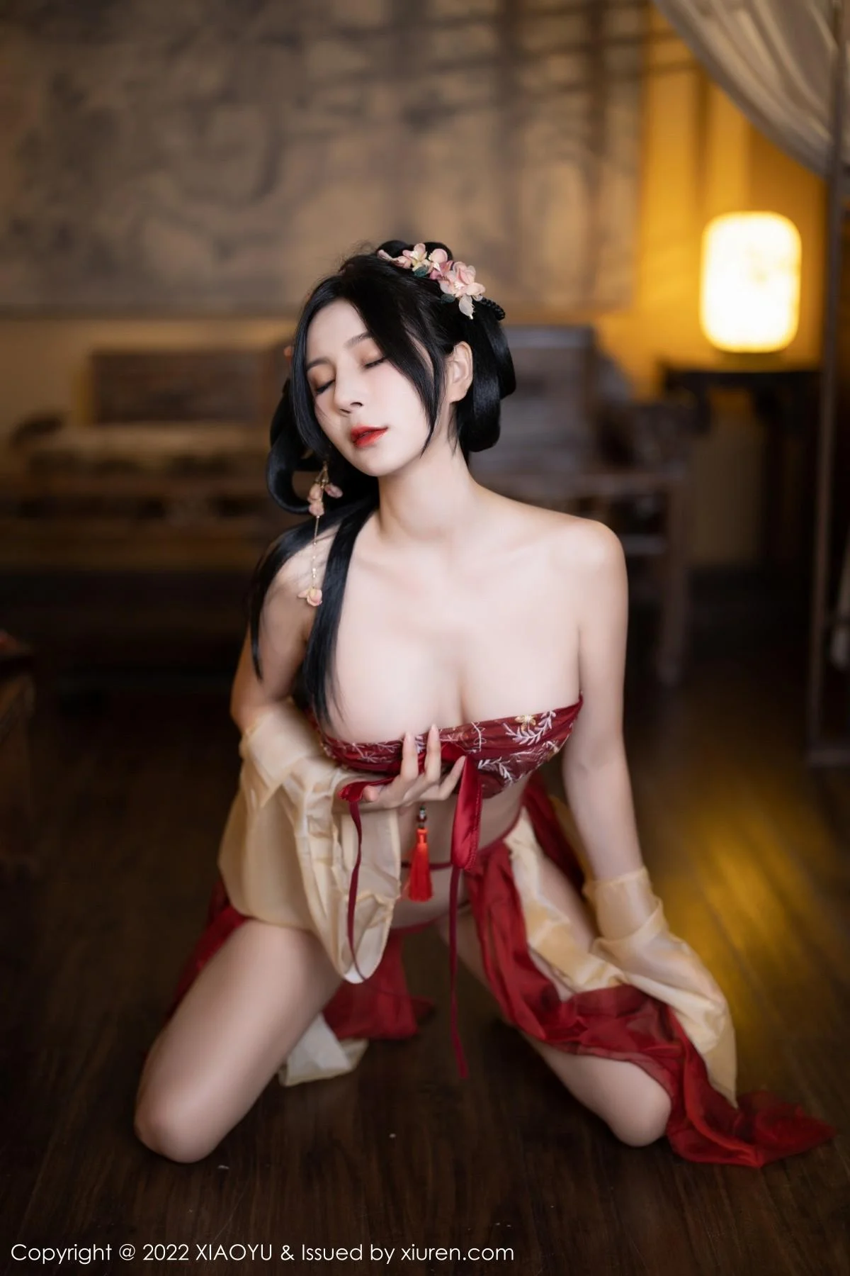 小蛮妖Yummy杭州旅拍红色丝绸古装服露白嫩肌肤绝美写真 第 150 张
