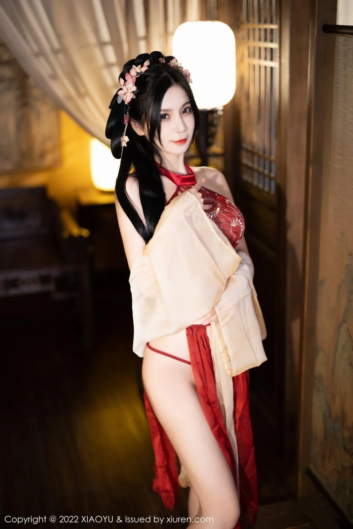 小蛮妖Yummy杭州旅拍红色丝绸古装服露白嫩肌肤绝美写真 第 18 张