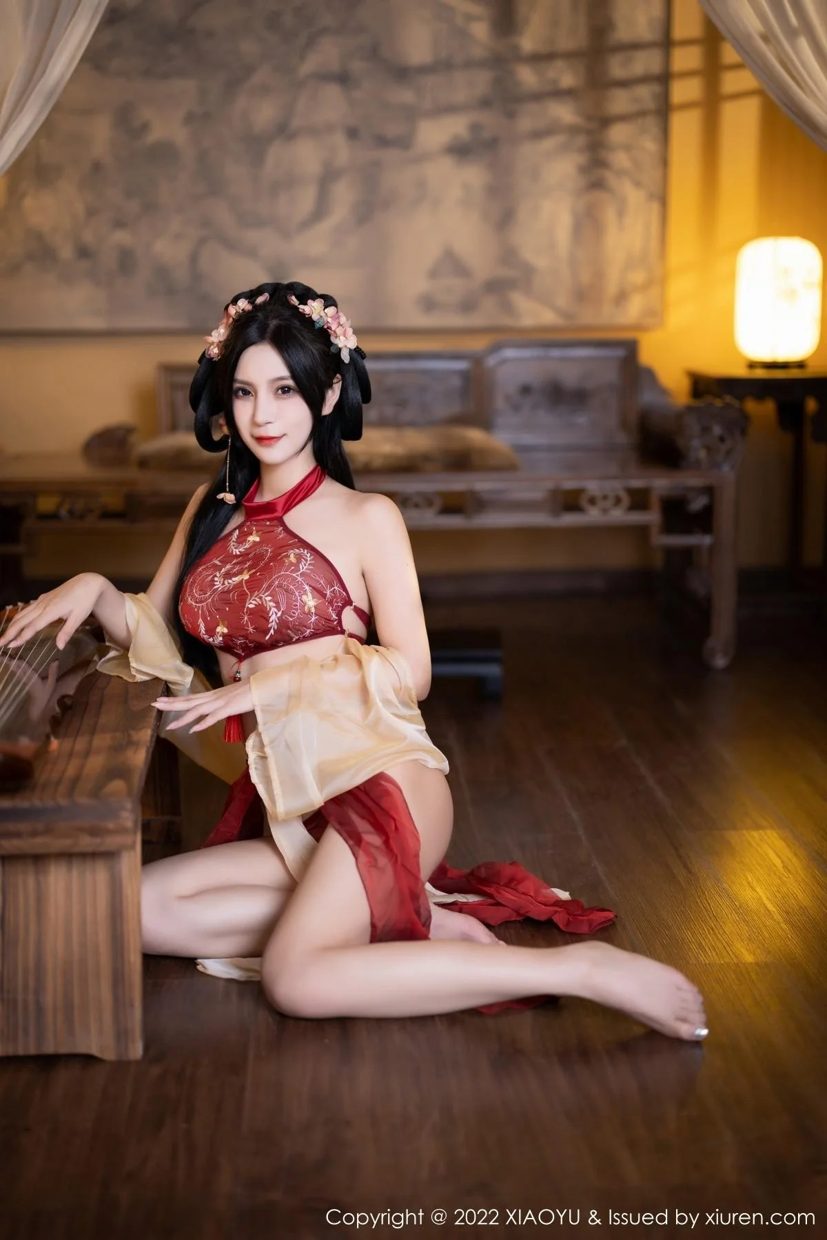 小蛮妖Yummy杭州旅拍红色丝绸古装服露白嫩肌肤绝美写真 第 2 张