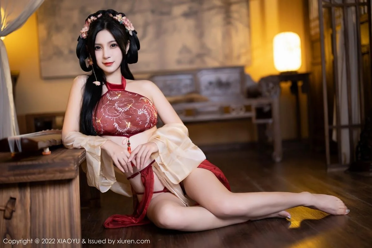 小蛮妖Yummy杭州旅拍红色丝绸古装服露白嫩肌肤绝美写真 第 3 张