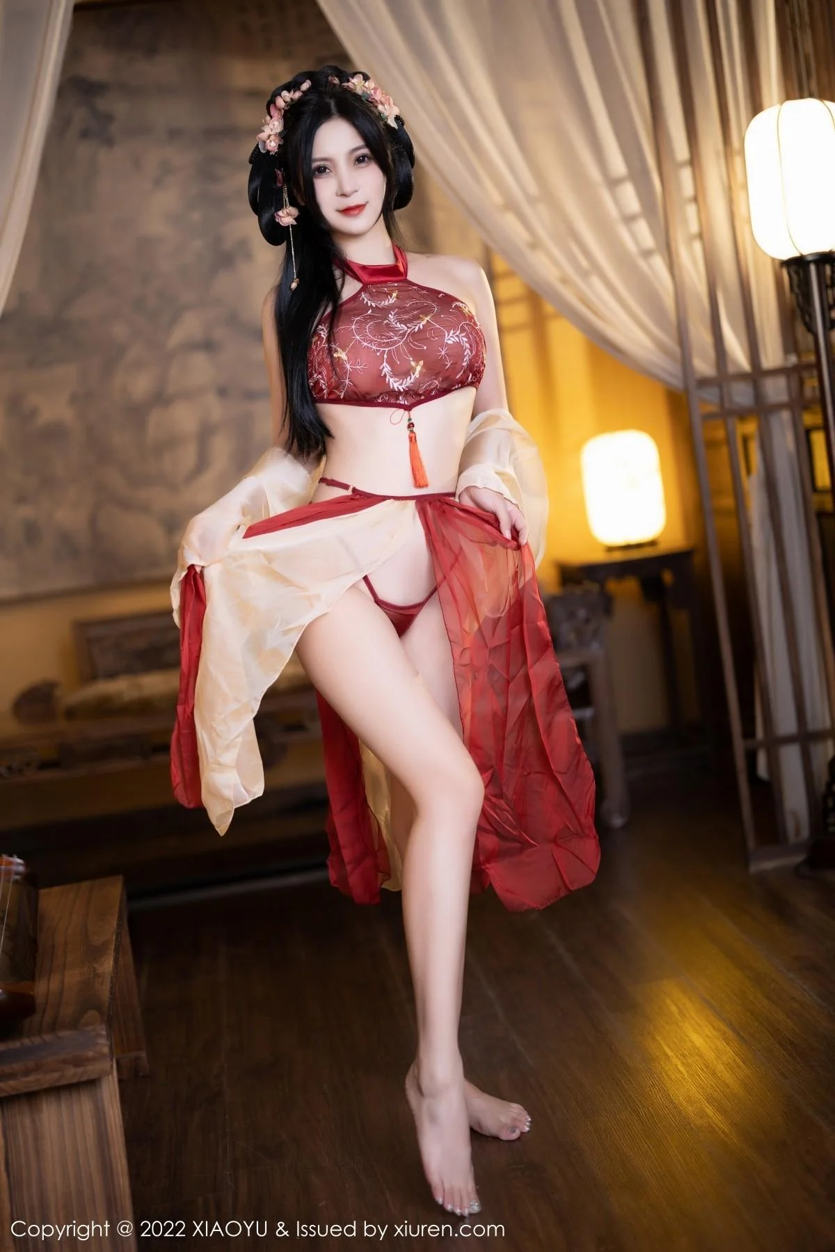 小蛮妖Yummy杭州旅拍红色丝绸古装服露白嫩肌肤绝美写真 第 31 张