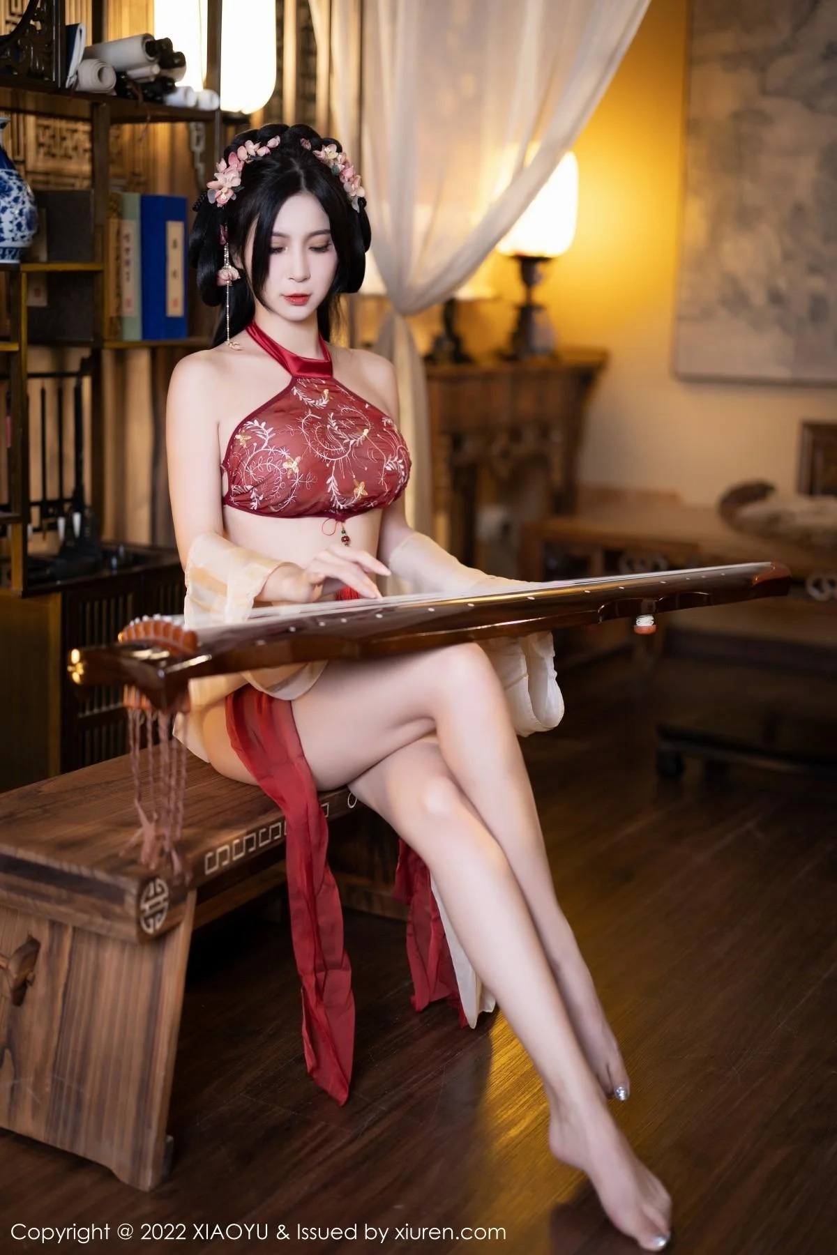 小蛮妖Yummy杭州旅拍红色丝绸古装服露白嫩肌肤绝美写真 第 45 张