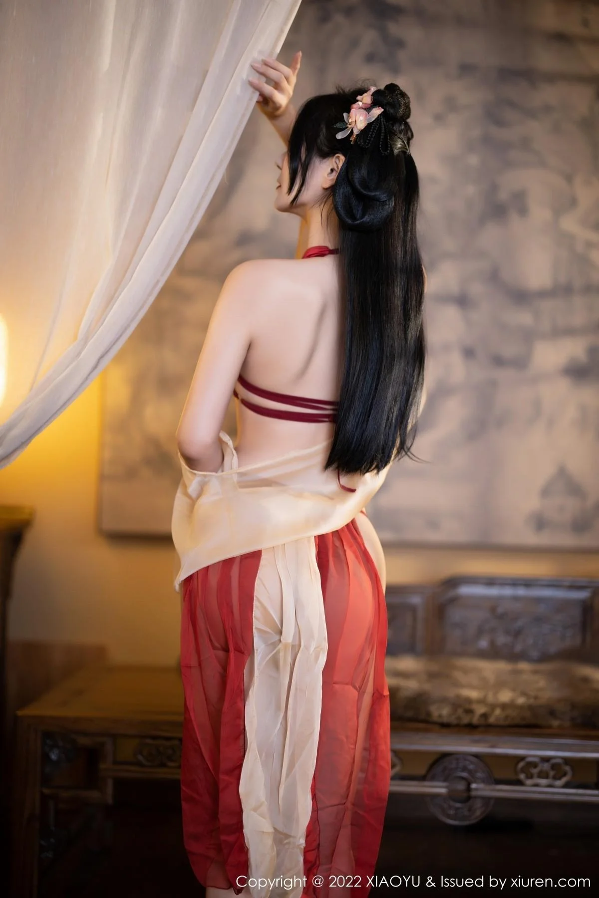 小蛮妖Yummy杭州旅拍红色丝绸古装服露白嫩肌肤绝美写真 第 51 张