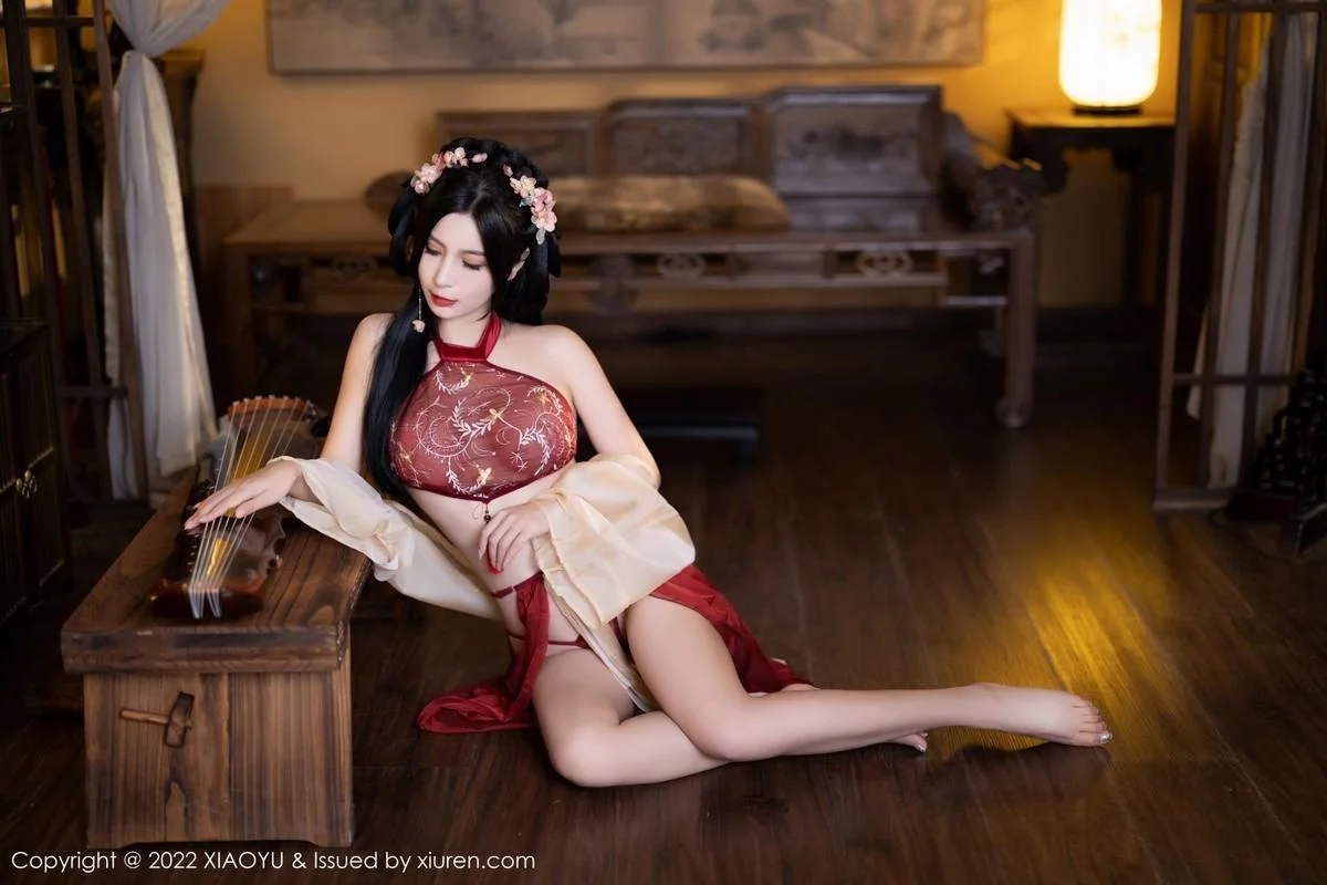 小蛮妖Yummy杭州旅拍红色丝绸古装服露白嫩肌肤绝美写真 第 6 张