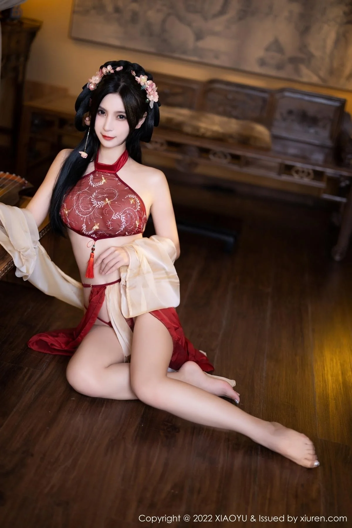 小蛮妖Yummy杭州旅拍红色丝绸古装服露白嫩肌肤绝美写真 第 8 张