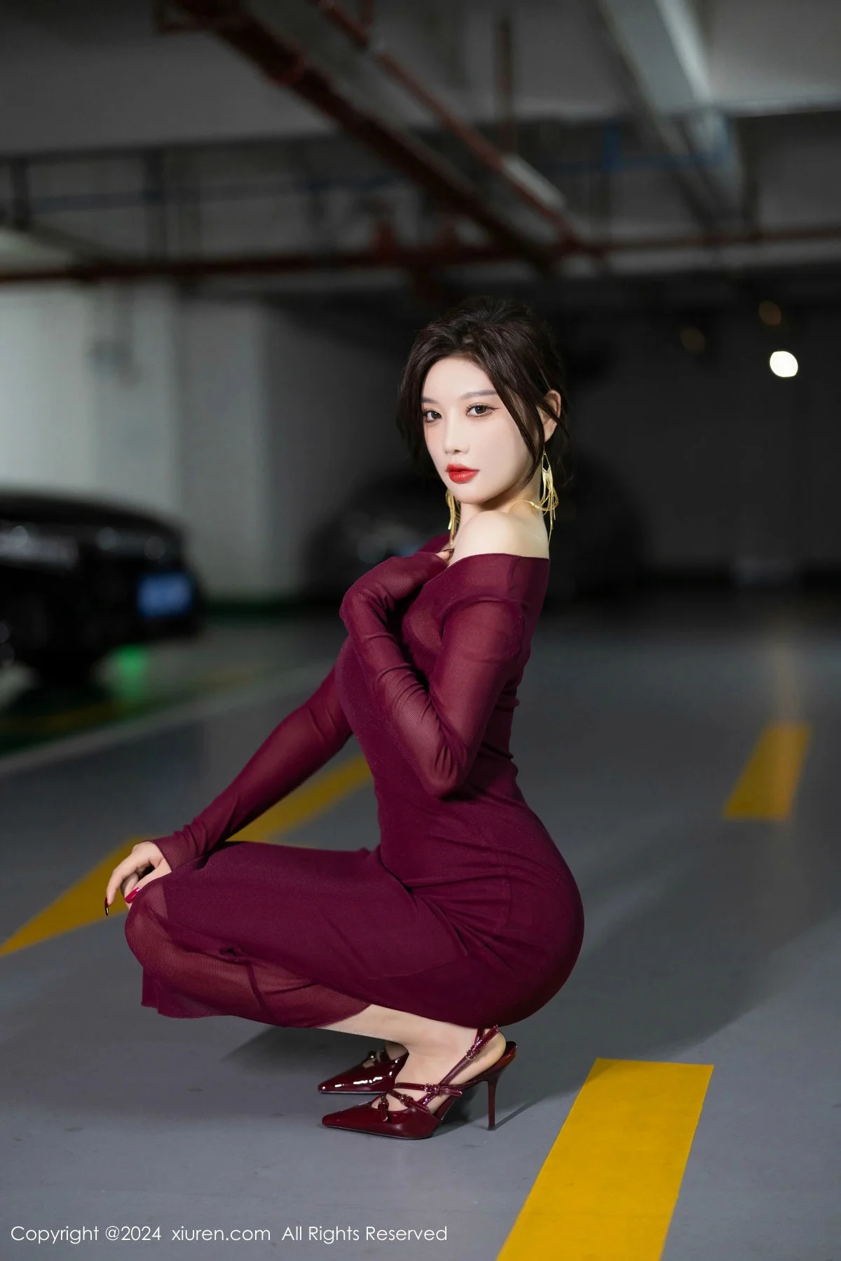 杨晨晨Yome性感红色连衣裙配超薄肉丝秀丰腴身材绝美写真 第 17 张