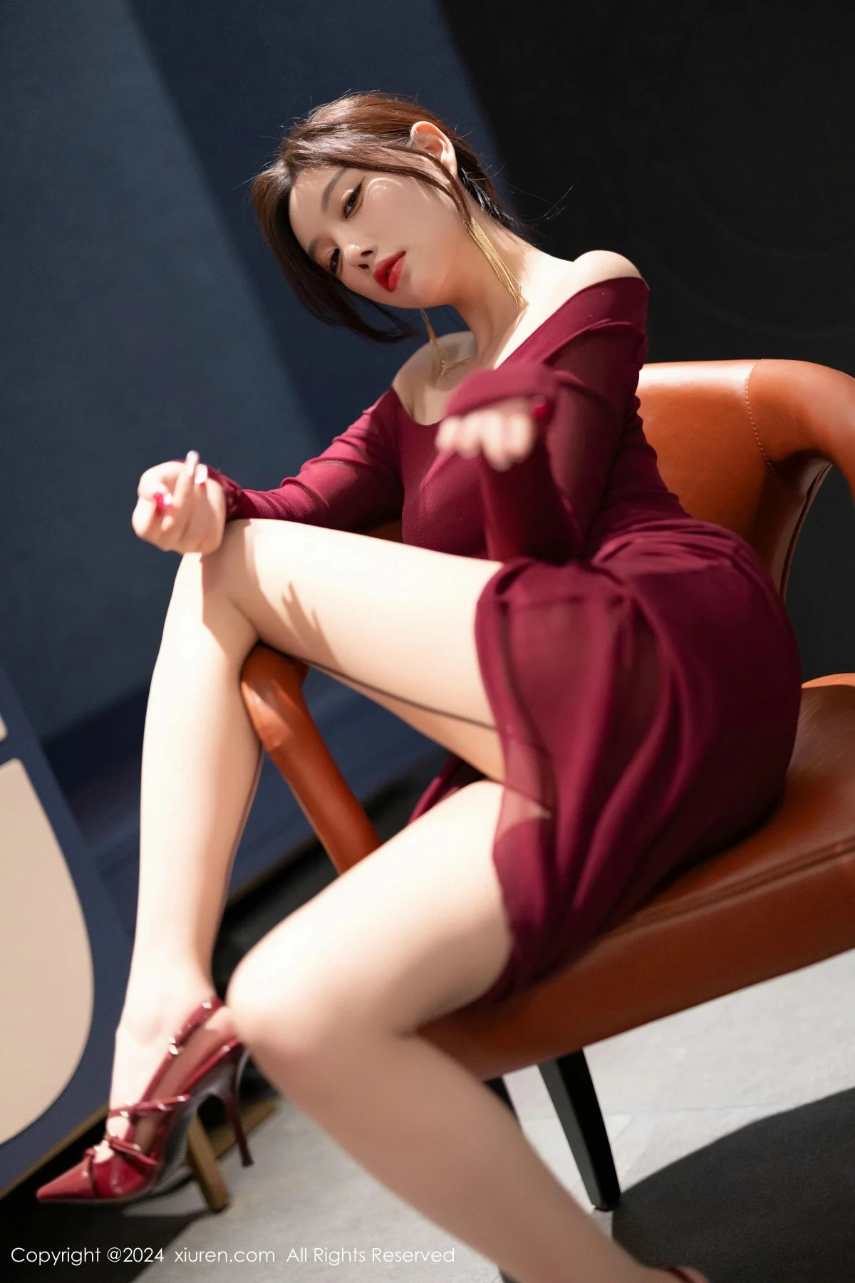杨晨晨Yome性感红色连衣裙配超薄肉丝秀丰腴身材绝美写真 第 29 张