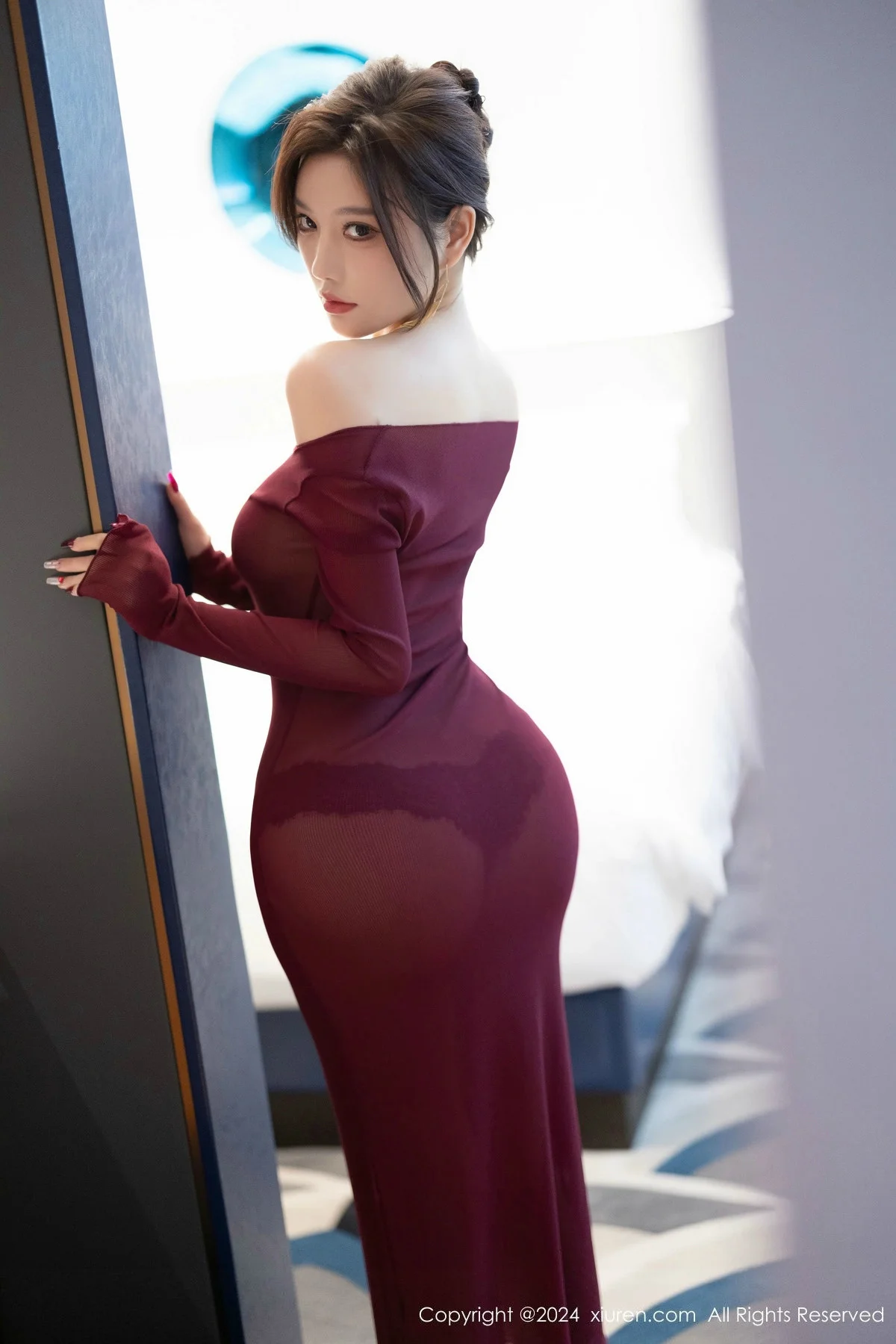 杨晨晨Yome性感红色连衣裙配超薄肉丝秀丰腴身材绝美写真 第 56 张