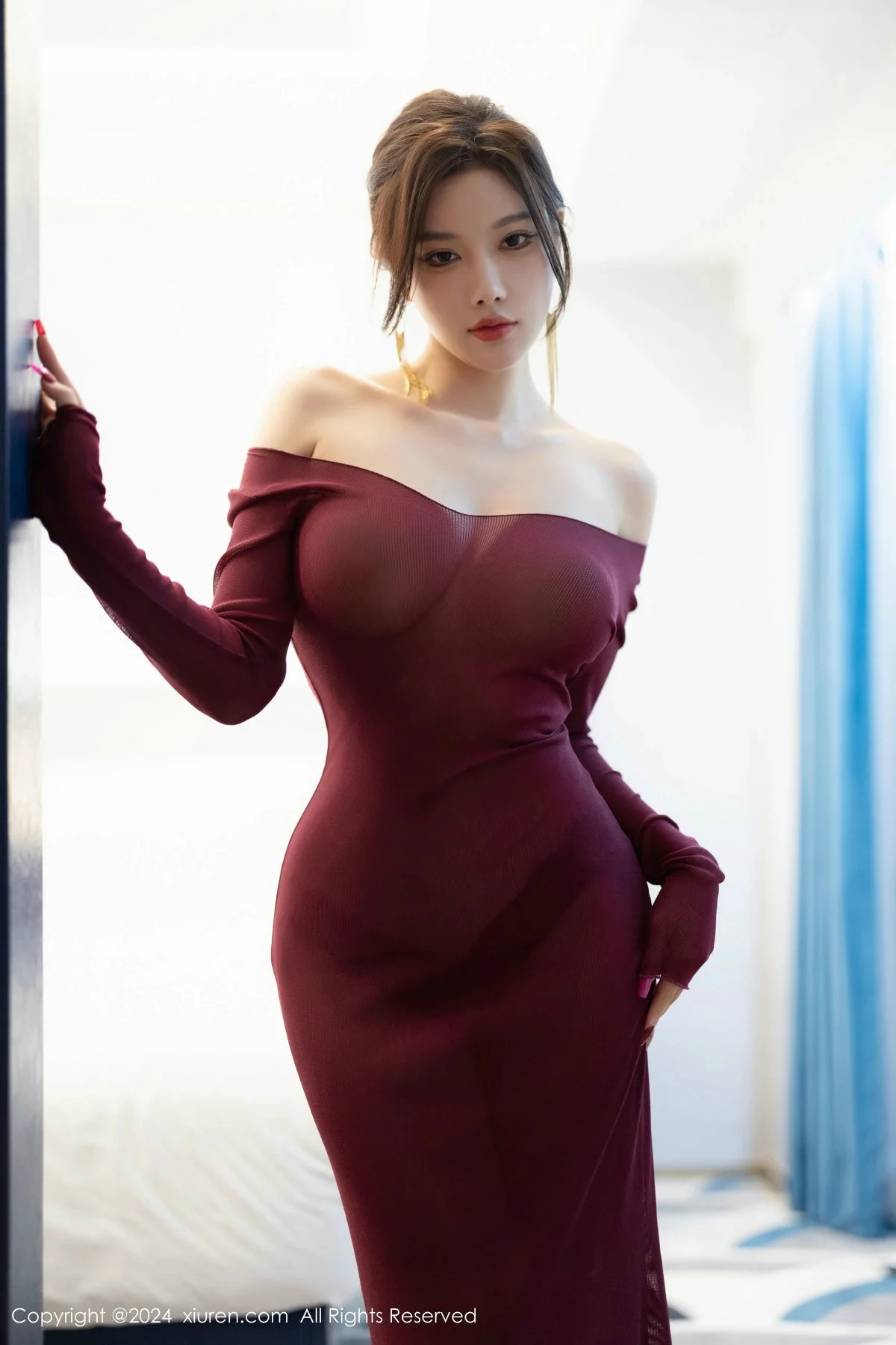 杨晨晨Yome性感红色连衣裙配超薄肉丝秀丰腴身材绝美写真 第 57 张