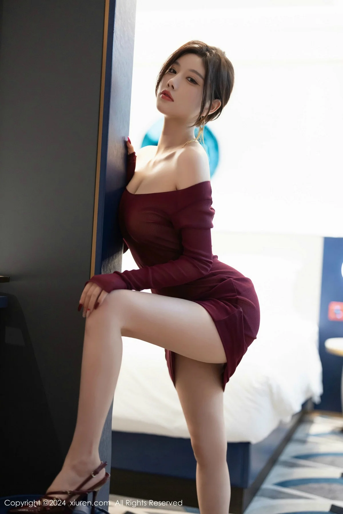 杨晨晨Yome性感红色连衣裙配超薄肉丝秀丰腴身材绝美写真 第 58 张