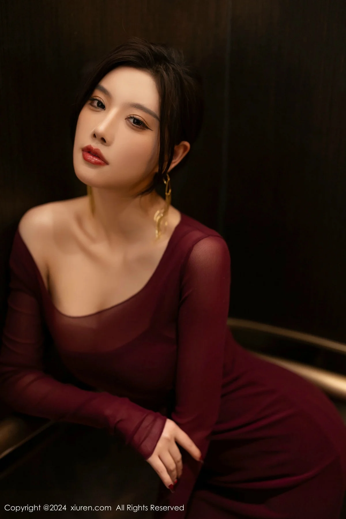 杨晨晨Yome性感红色连衣裙配超薄肉丝秀丰腴身材绝美写真 第 6 张