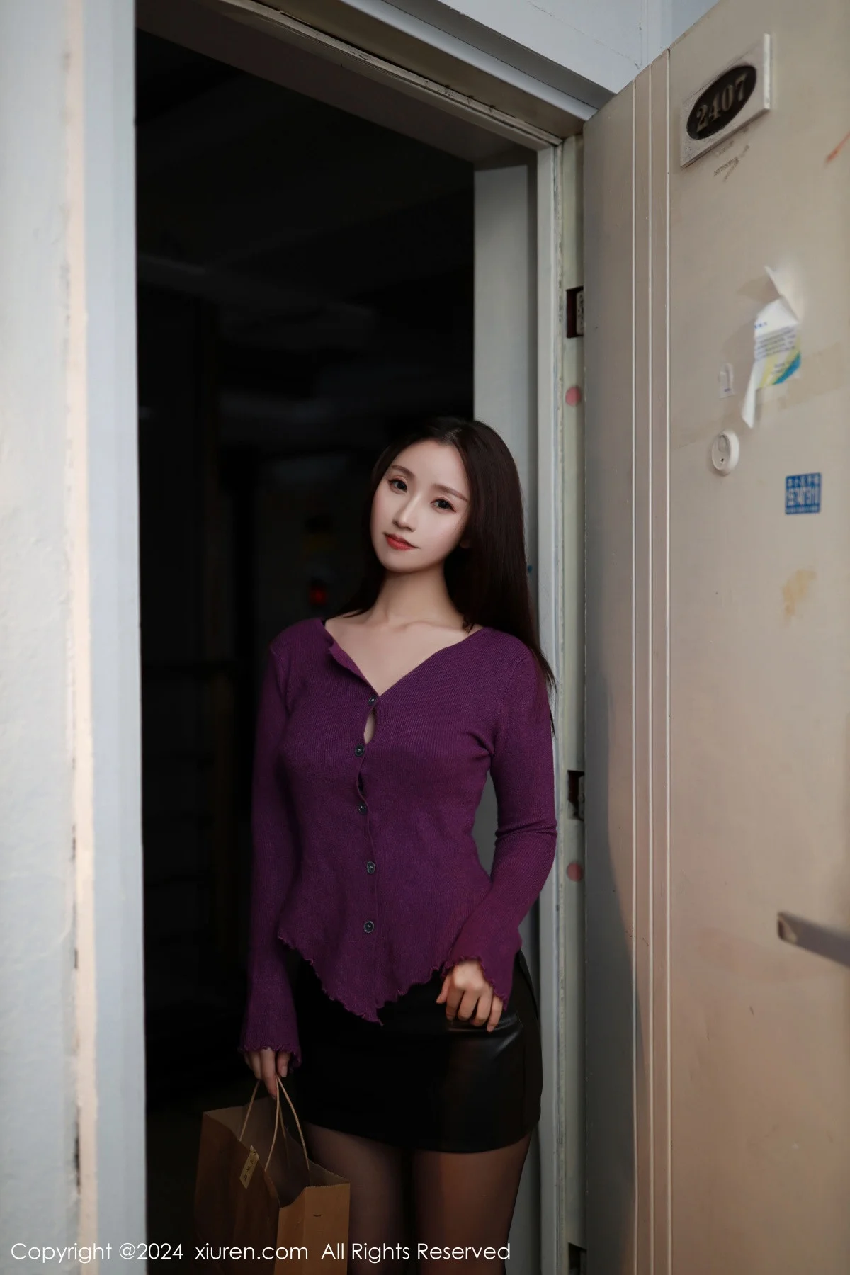 杏子Yada寝室场景性感黑色蕾丝内衣配超薄黑丝极致魅惑写真 第 4 张
