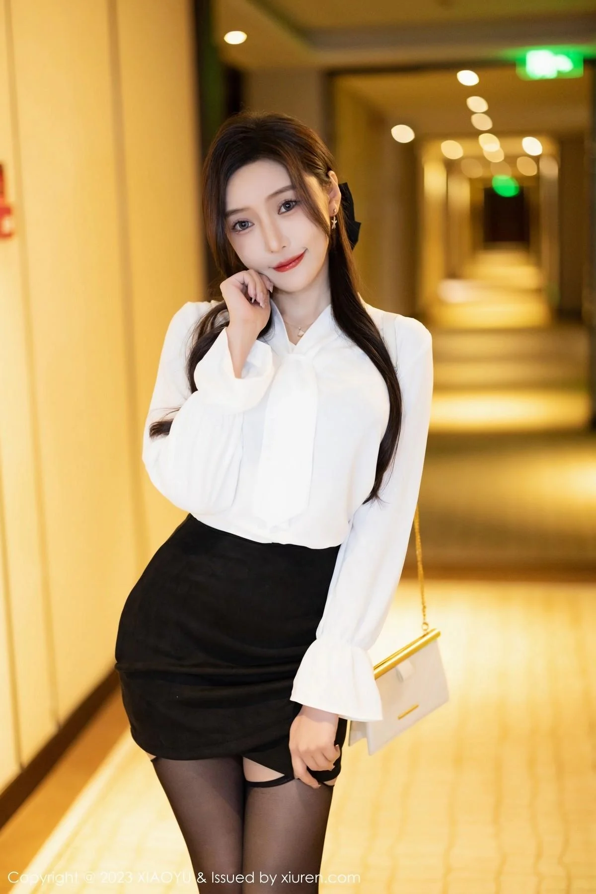 王馨瑶yanni性感白T配黑短裙露蓝色内衣秀曼妙身姿绝美写真 第 6 张