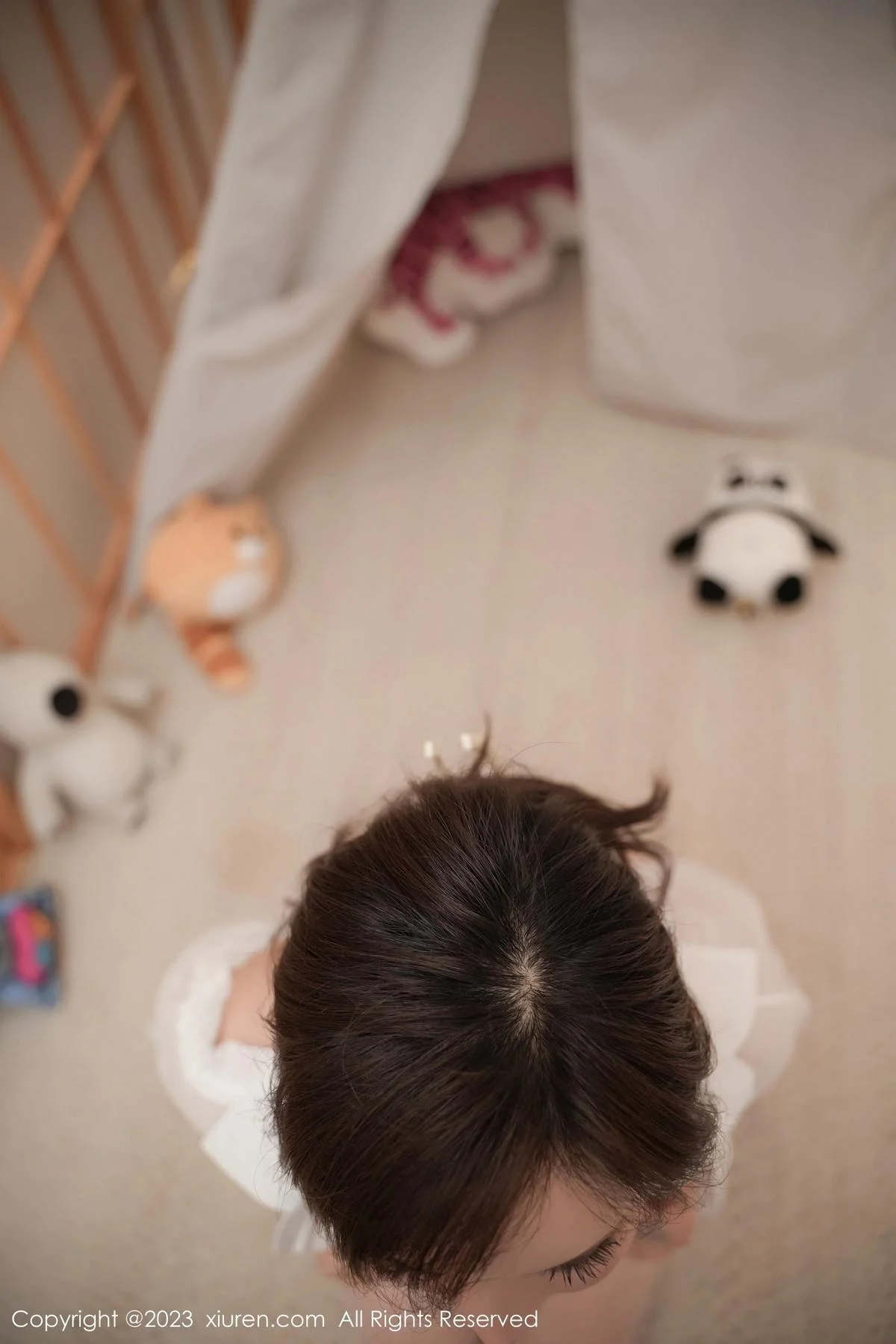 Carol周妍希白色薄透衬衫配白丝吊袜秀丰满身材绝美写真 第 34 张