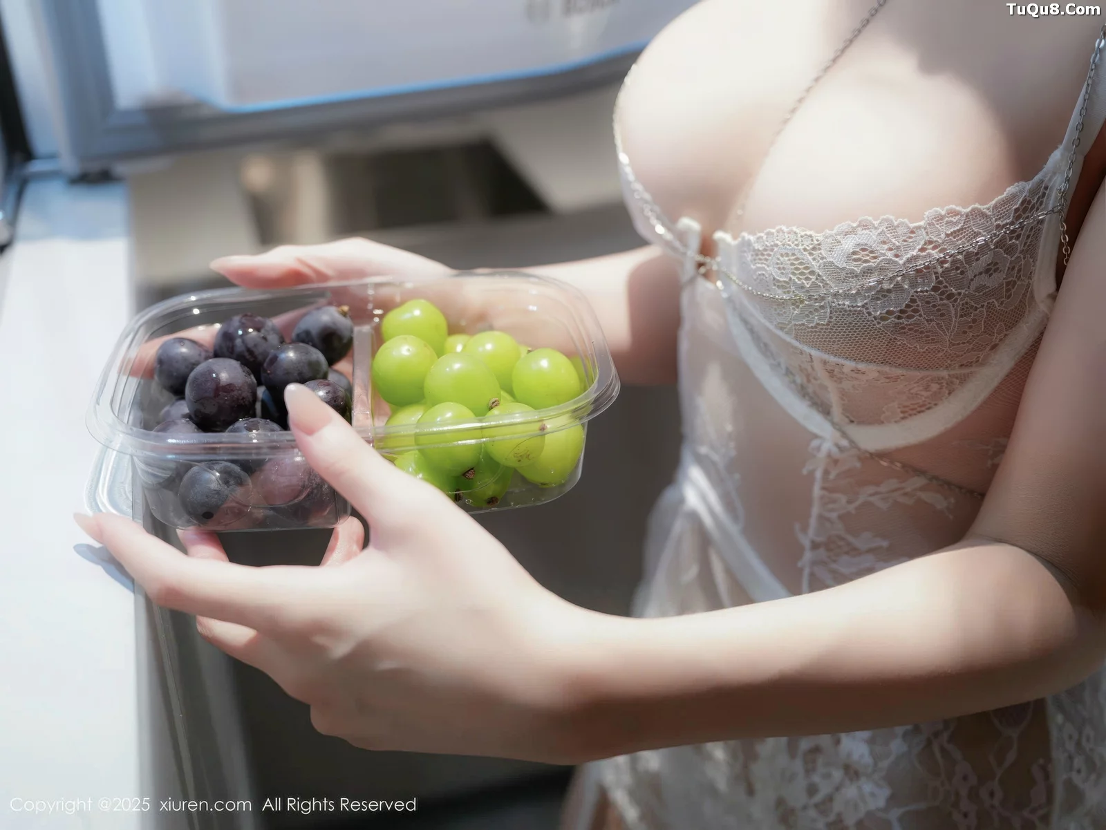 林嘉旎私房性感白色情趣内衣配白丝吊袜秀凹凸身材绝美写真 第 5 张