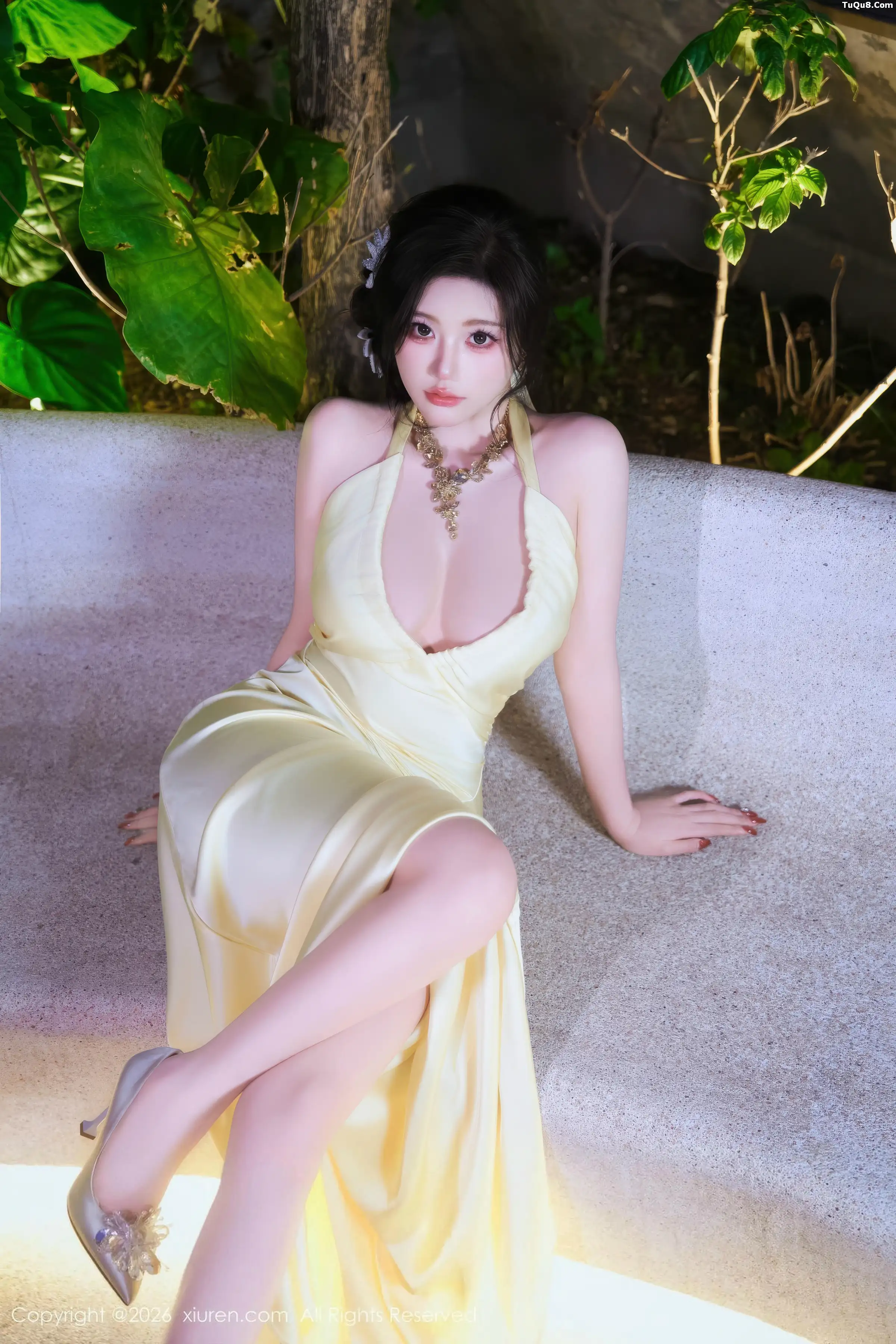 杨晨晨.性感黄色连衣裙露白色内衣配白丝吊袜秀美腿绝美写真 第 21 张