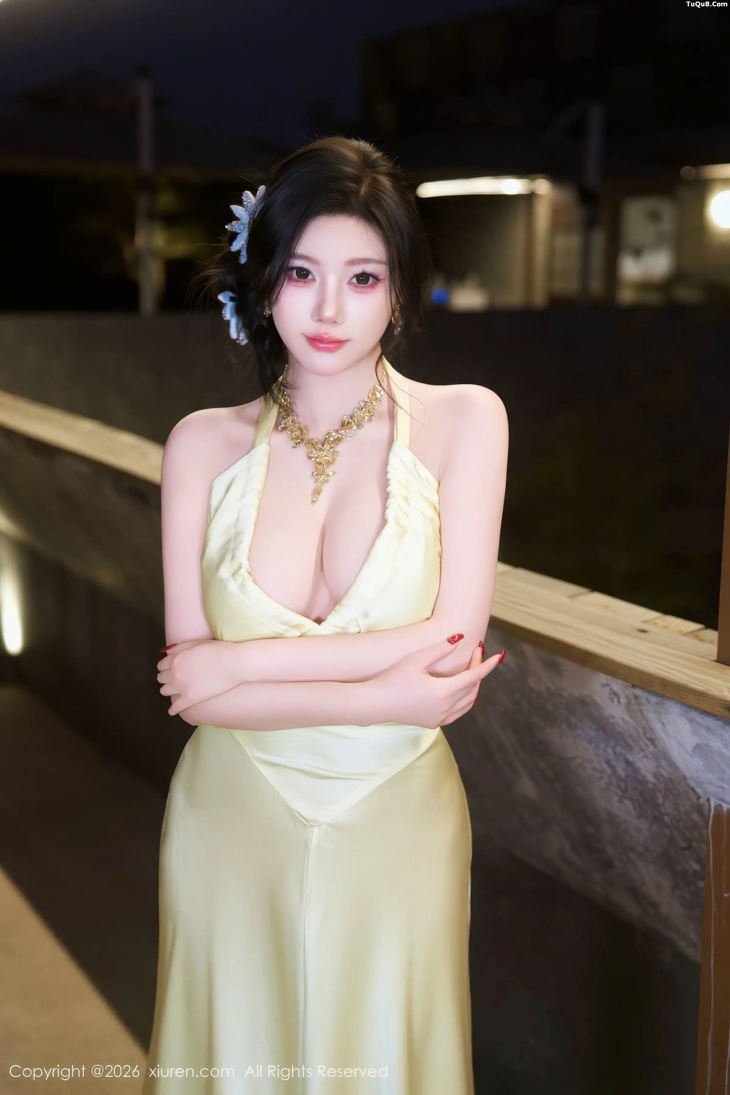 杨晨晨.性感黄色连衣裙露白色内衣配白丝吊袜秀美腿绝美写真 第 34 张