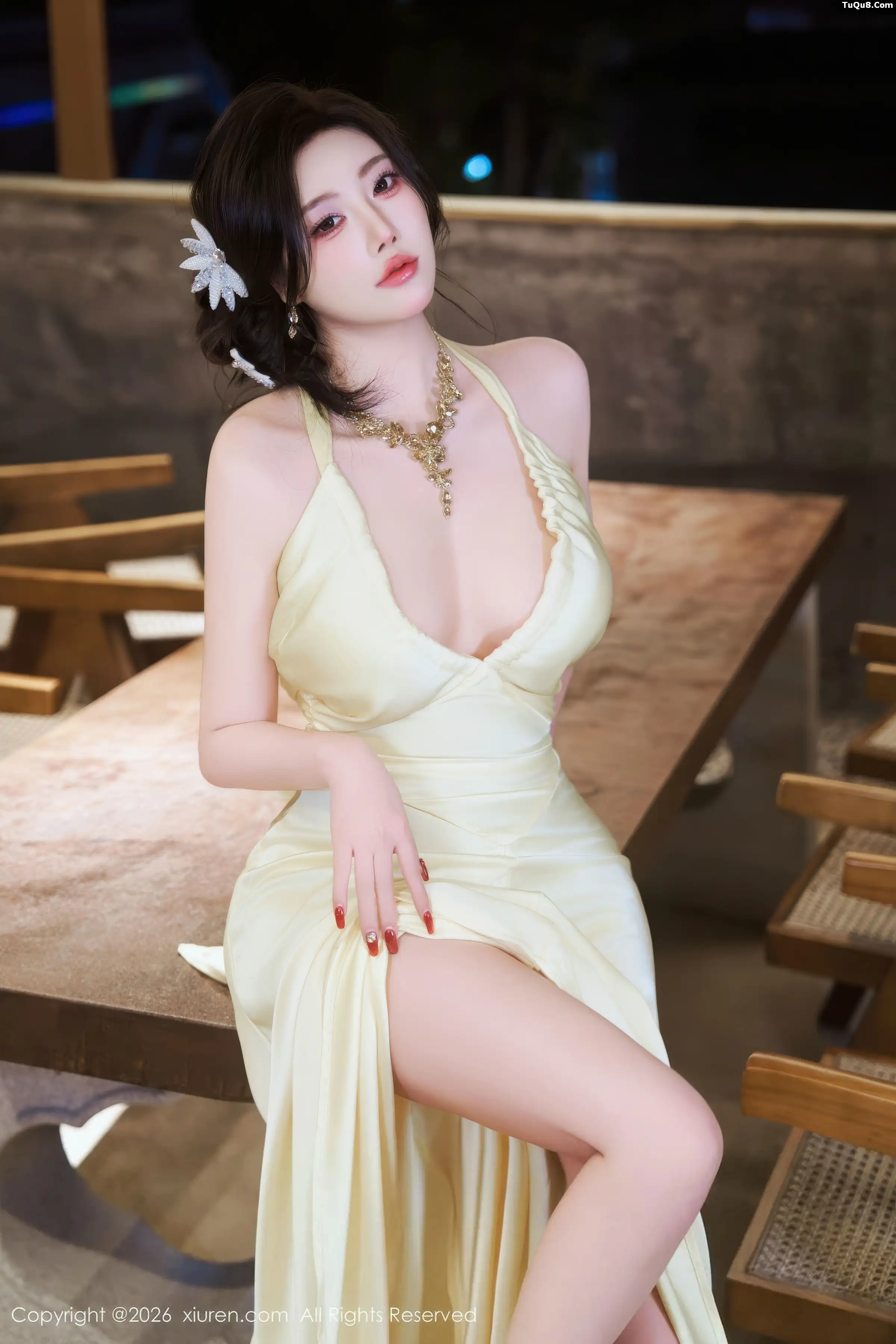 杨晨晨.性感黄色连衣裙露白色内衣配白丝吊袜秀美腿绝美写真 第 37 张