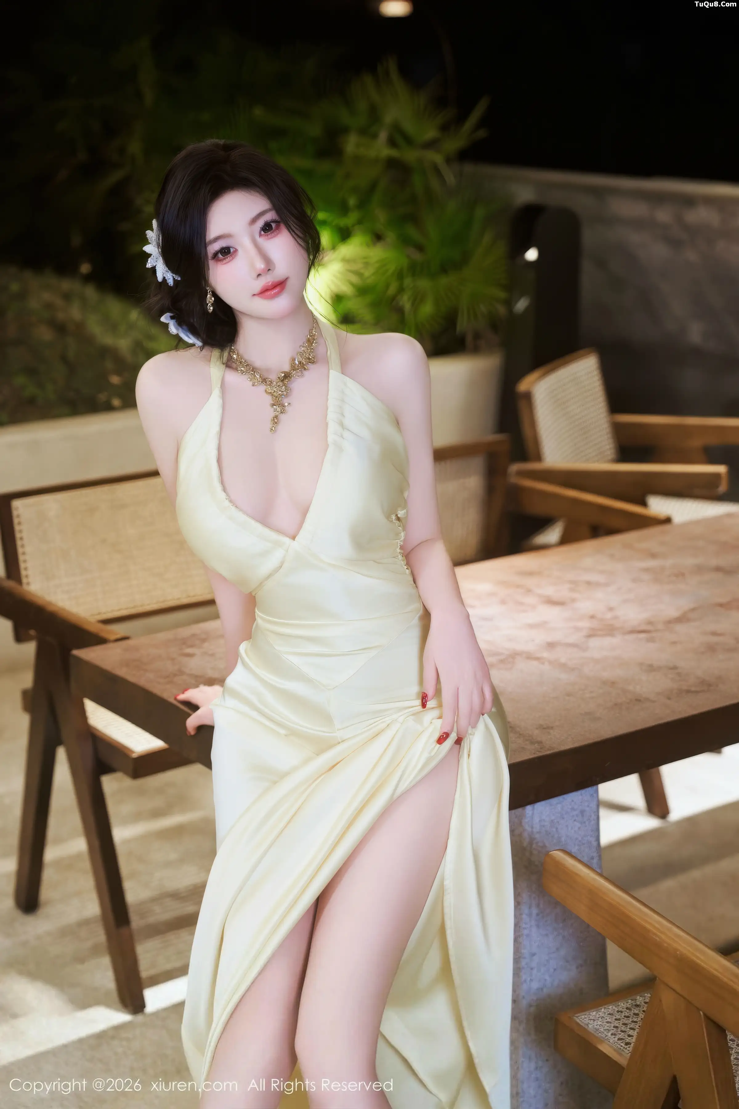杨晨晨.性感黄色连衣裙露白色内衣配白丝吊袜秀美腿绝美写真 第 40 张