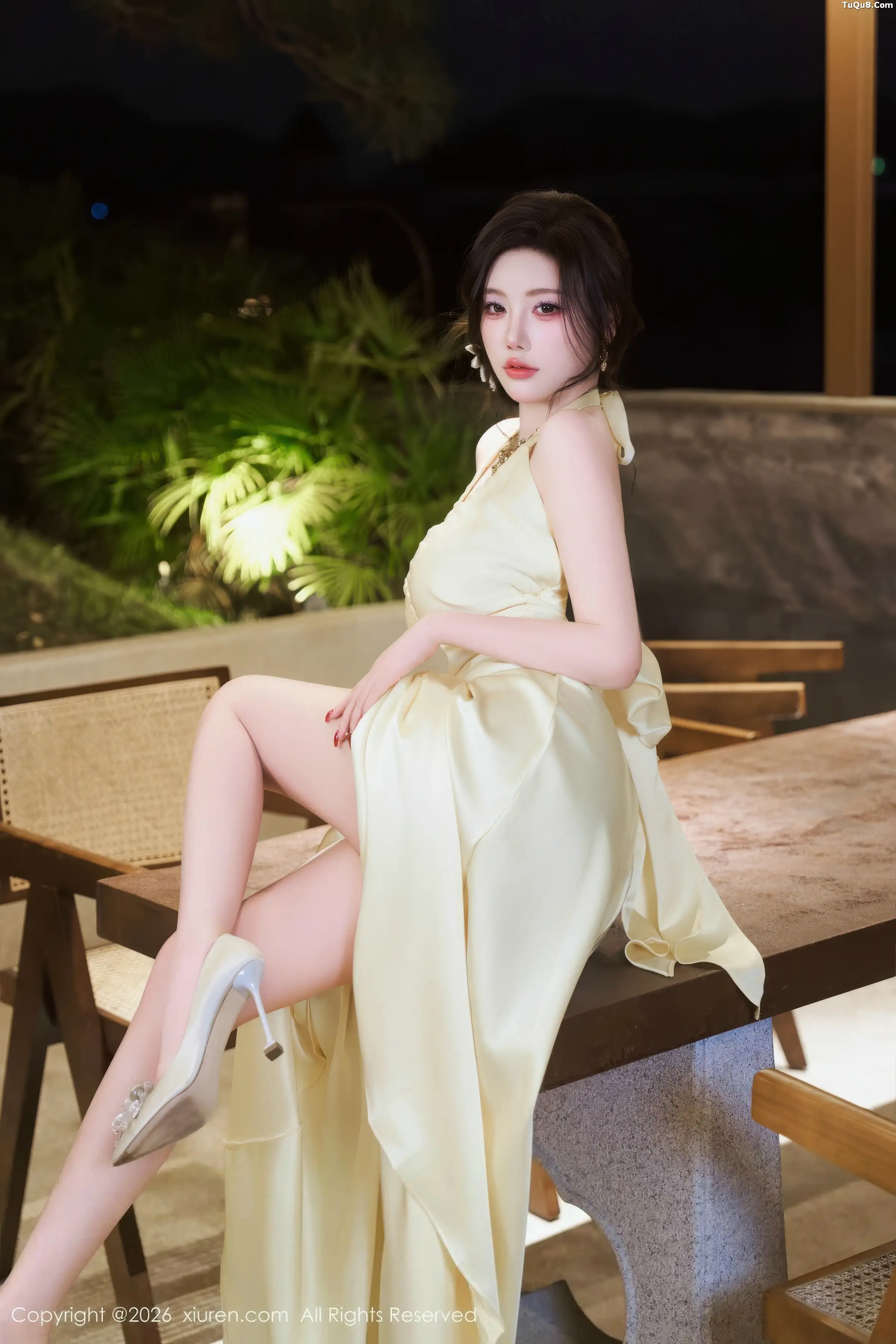 杨晨晨.性感黄色连衣裙露白色内衣配白丝吊袜秀美腿绝美写真 第 44 张