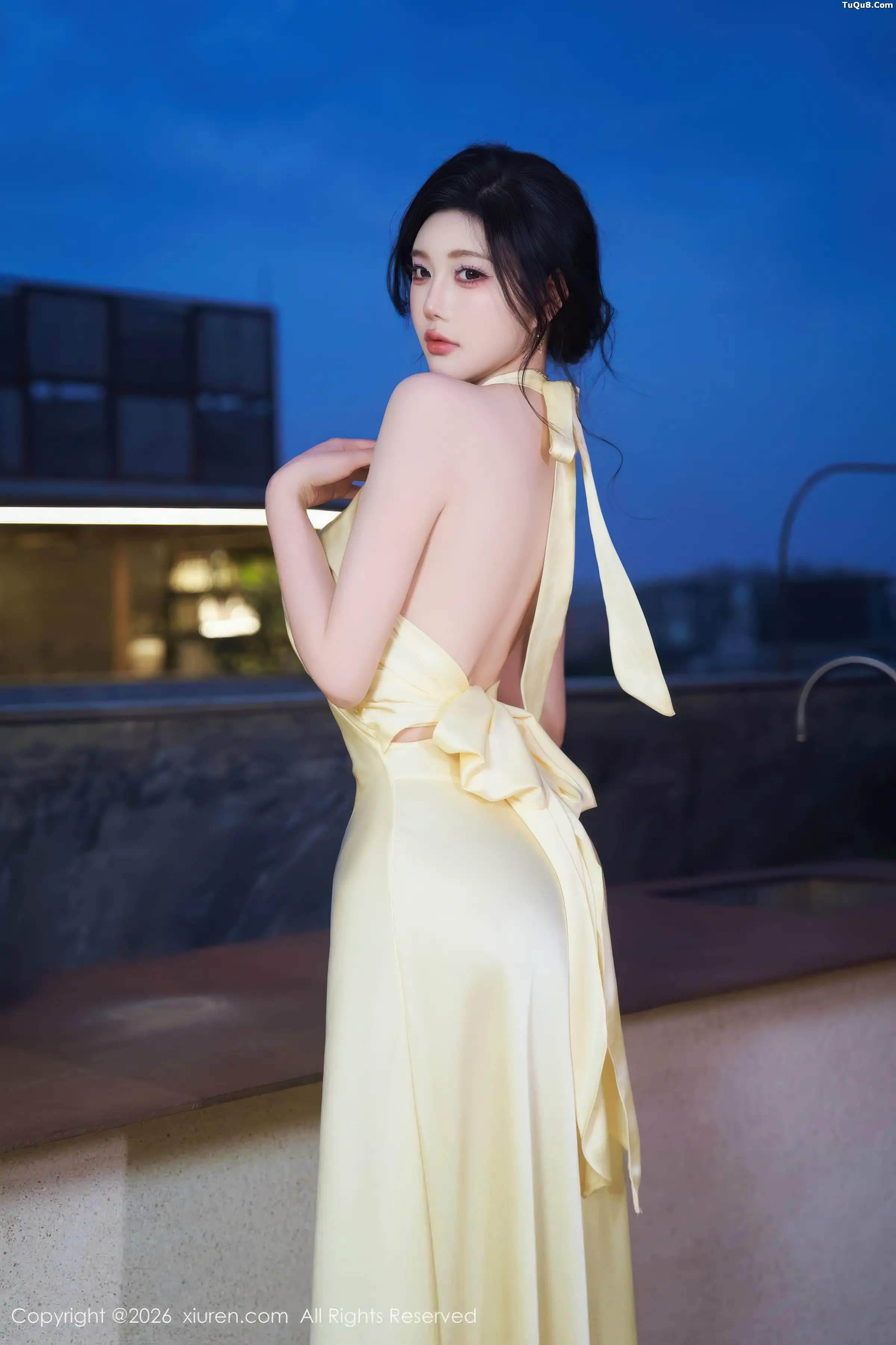 杨晨晨.性感黄色连衣裙露白色内衣配白丝吊袜秀美腿绝美写真 第 5 张