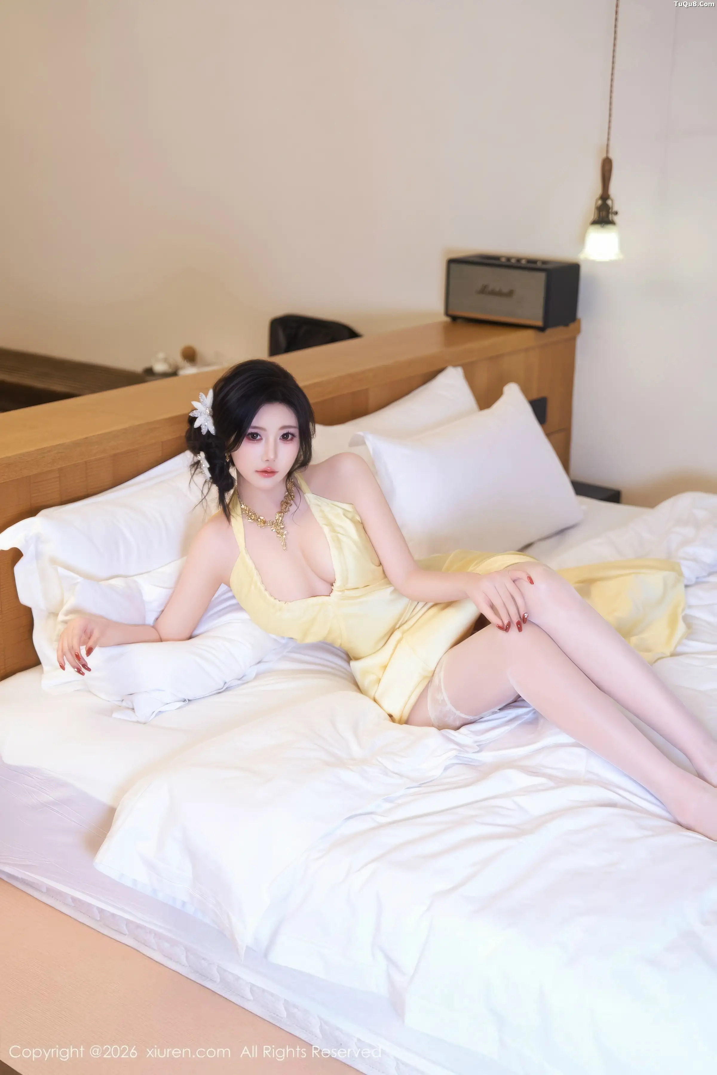 杨晨晨.性感黄色连衣裙露白色内衣配白丝吊袜秀美腿绝美写真 第 51 张